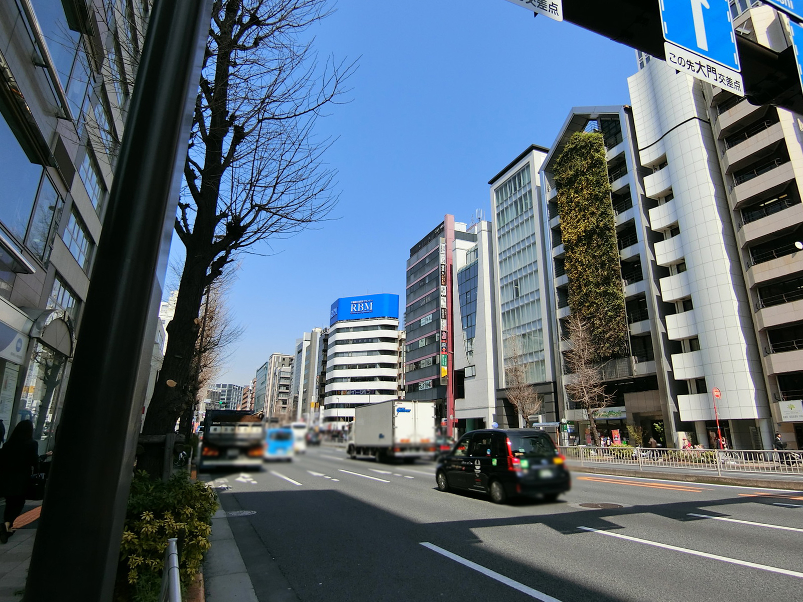 浜松町ウエストプレイス前面の第一京浜