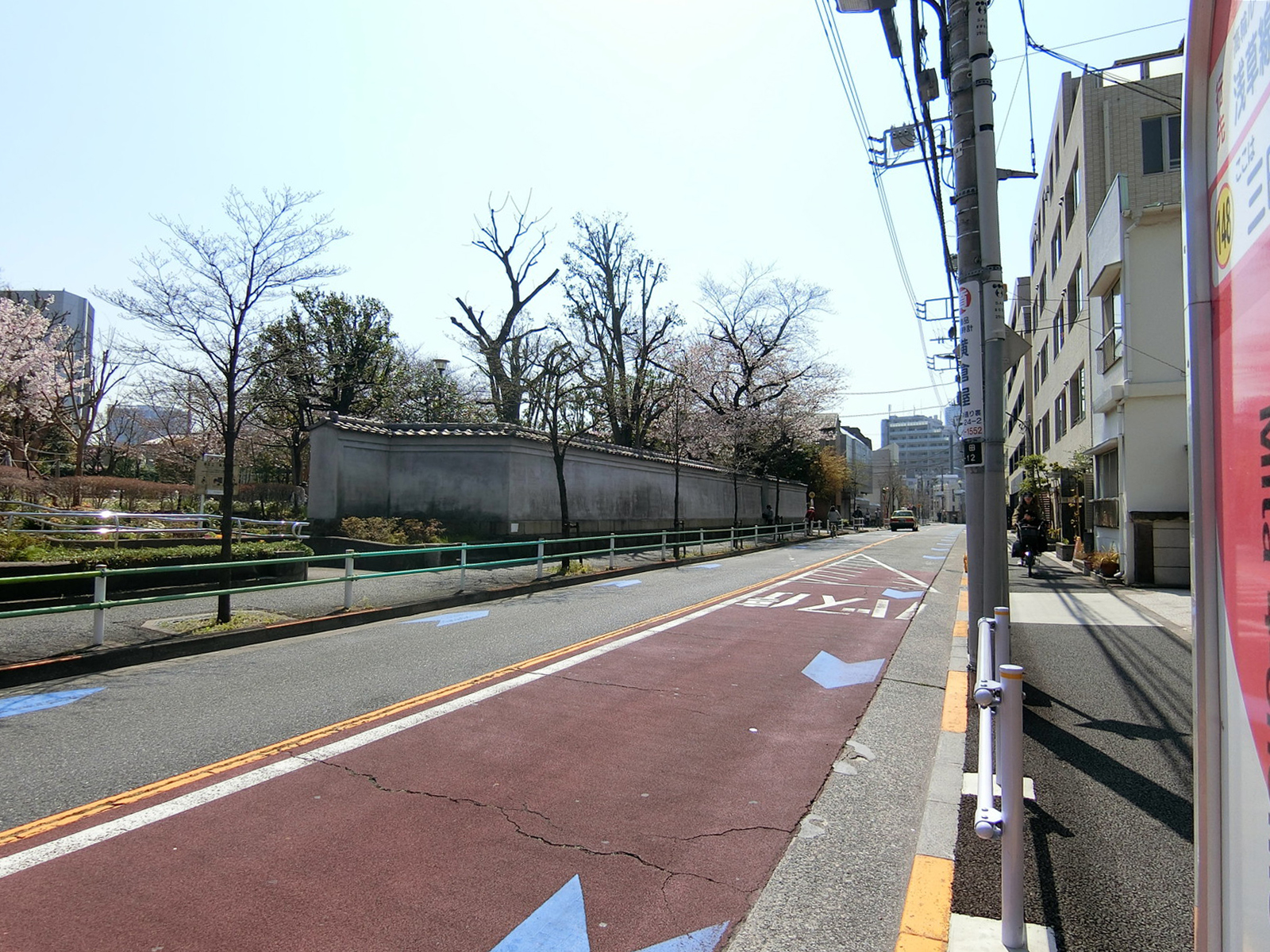 シャネックス前面の聖坂