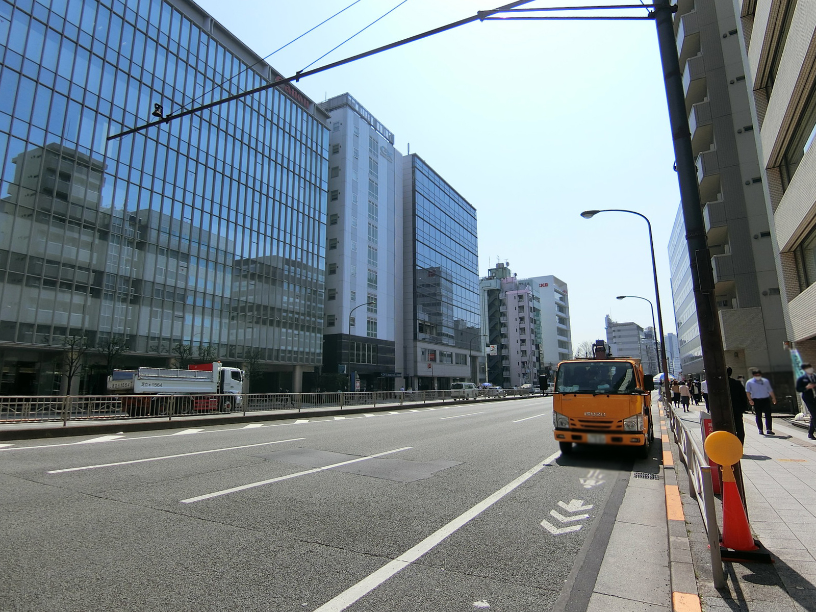 三田三好ビル前面の第一京浜