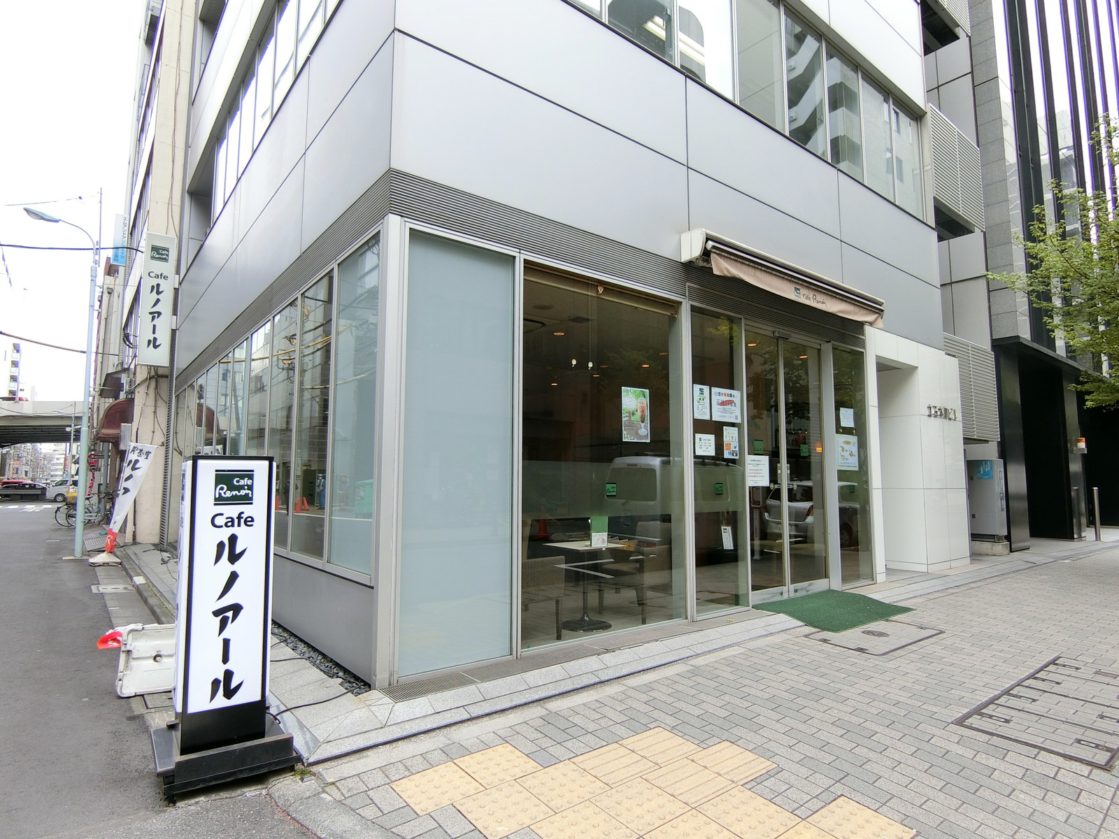 徒歩1分のCafeルノアール