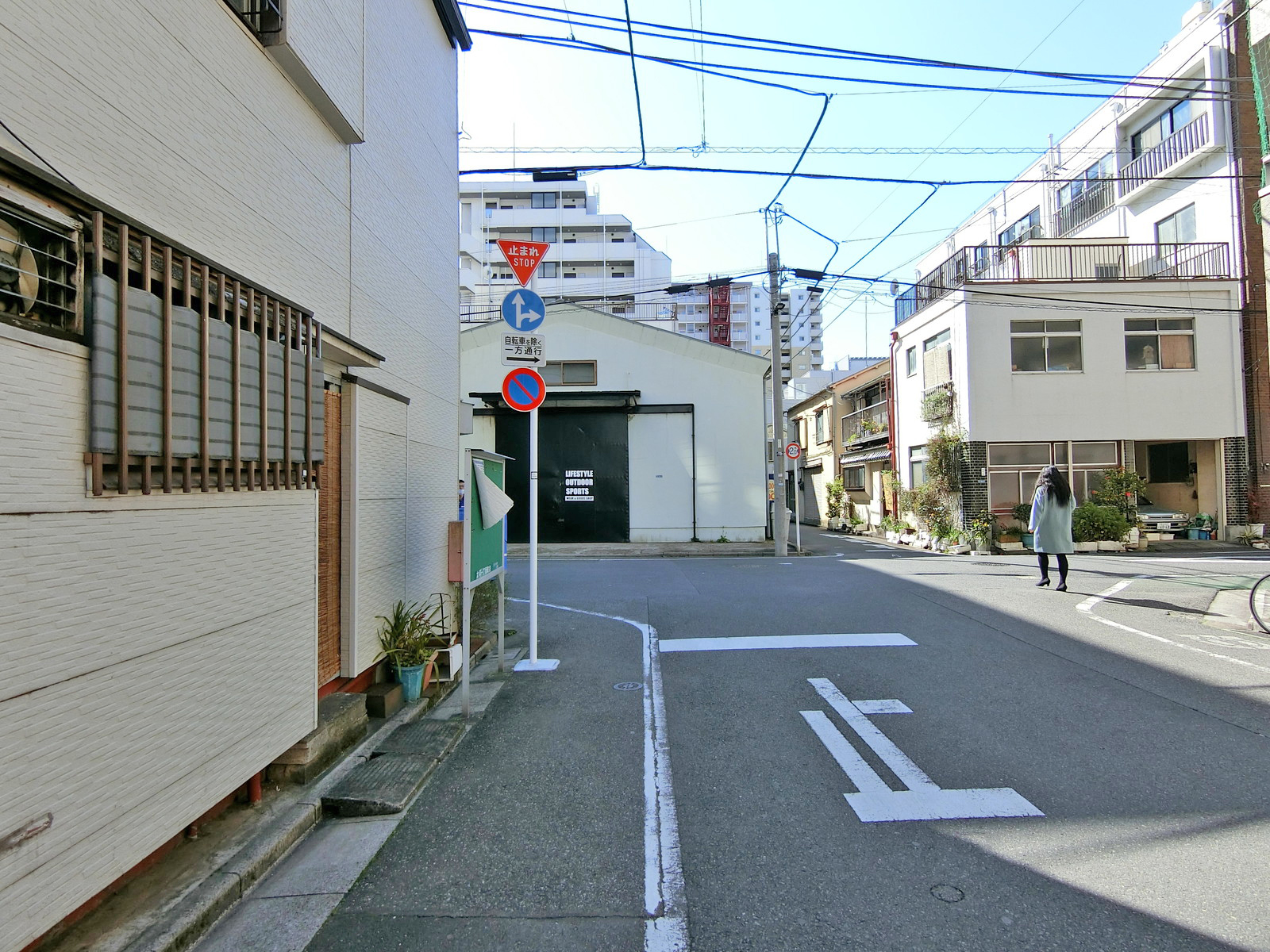 亀井ビル前面の通り