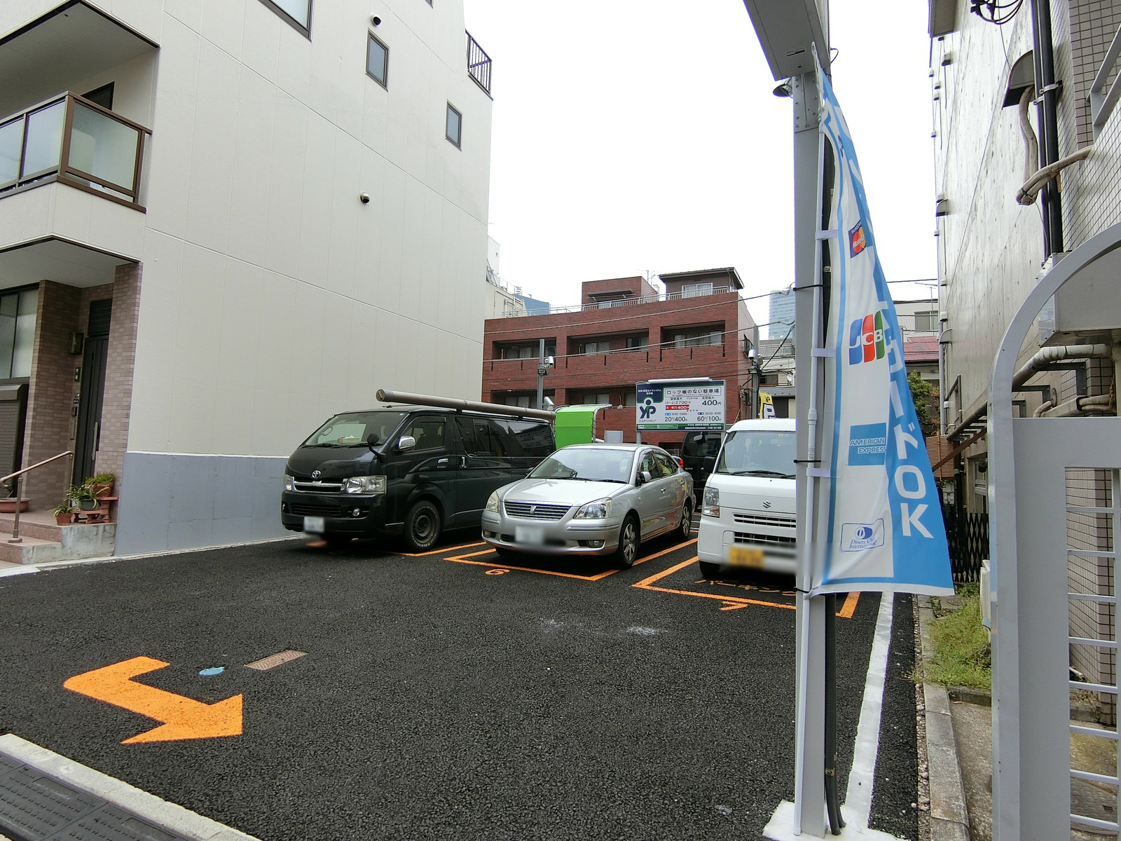 隣のコインパーキング