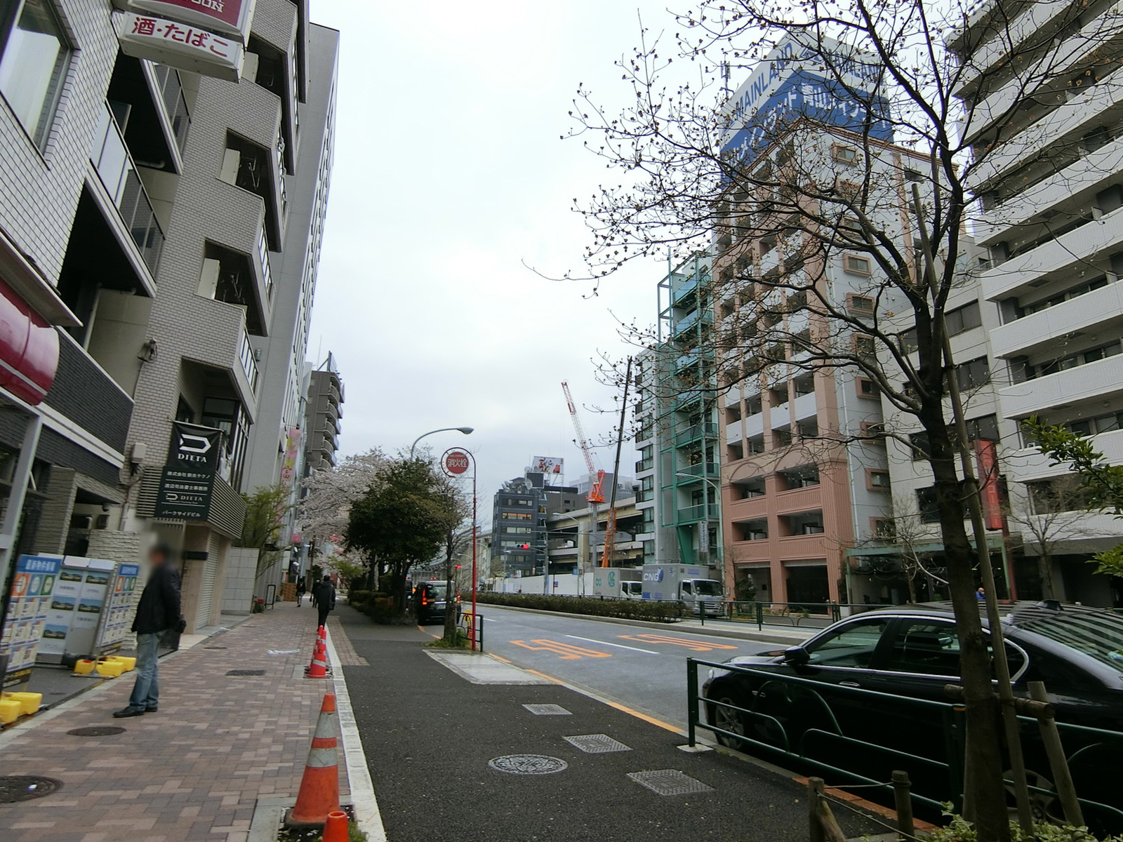 パークサイドビル前面の環状三号線
