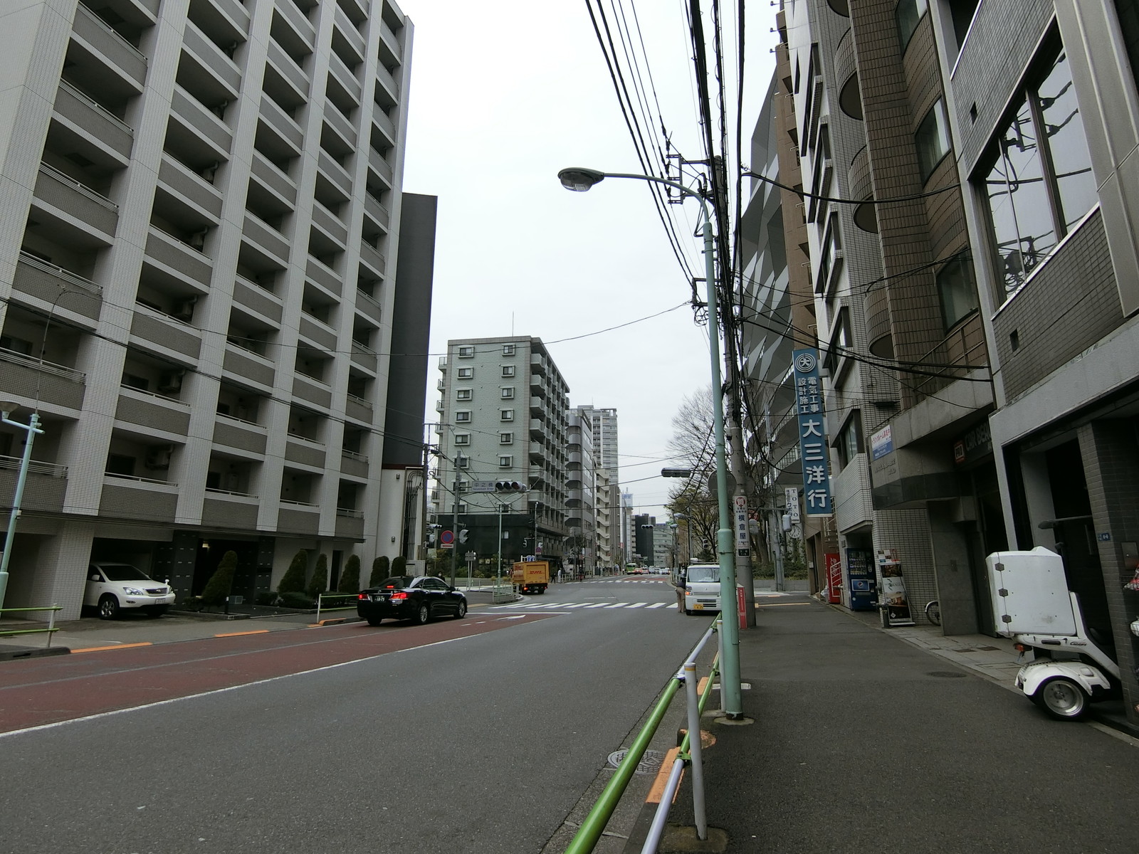周辺のオフィス街の様子