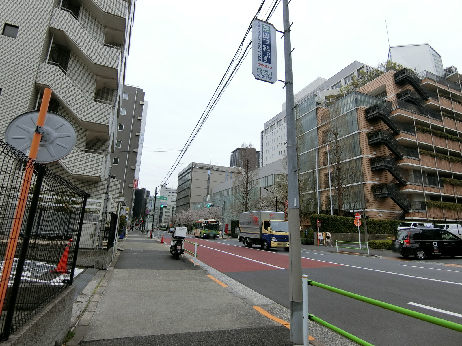 板金会館前面の通り