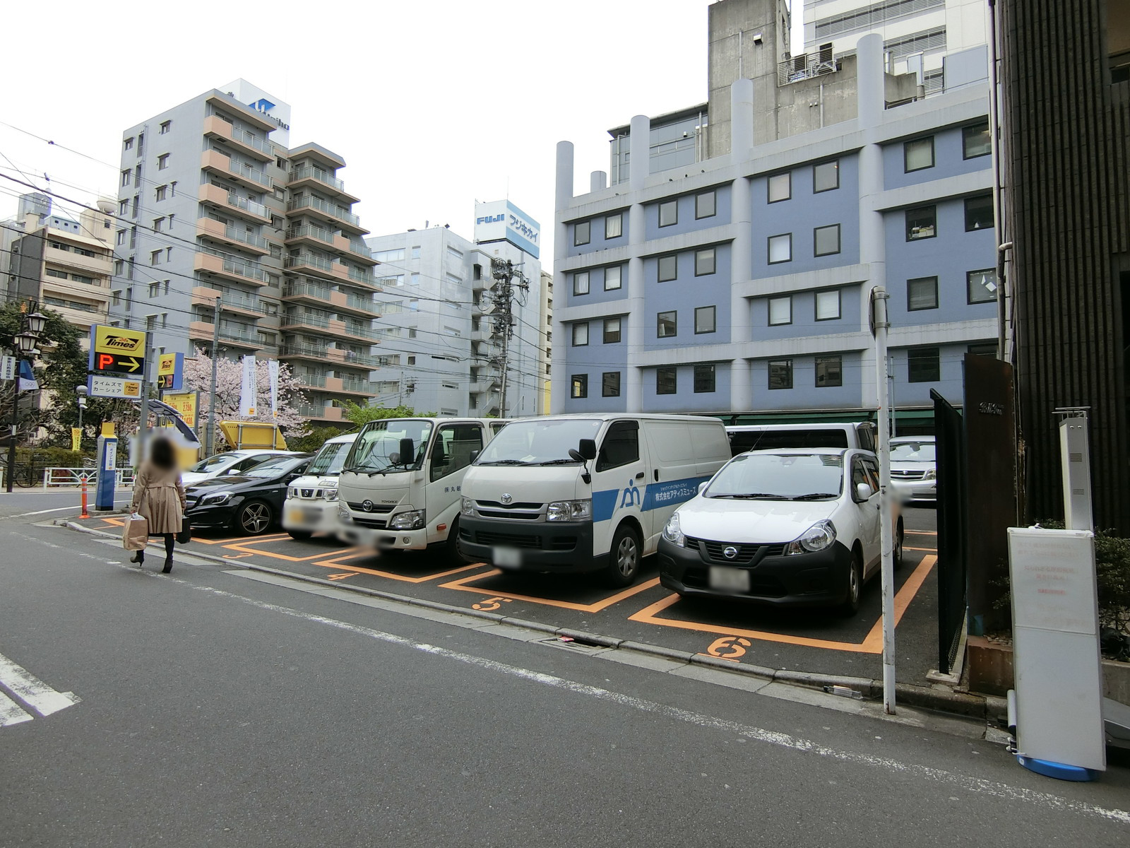 隣りにあるコインパーキング