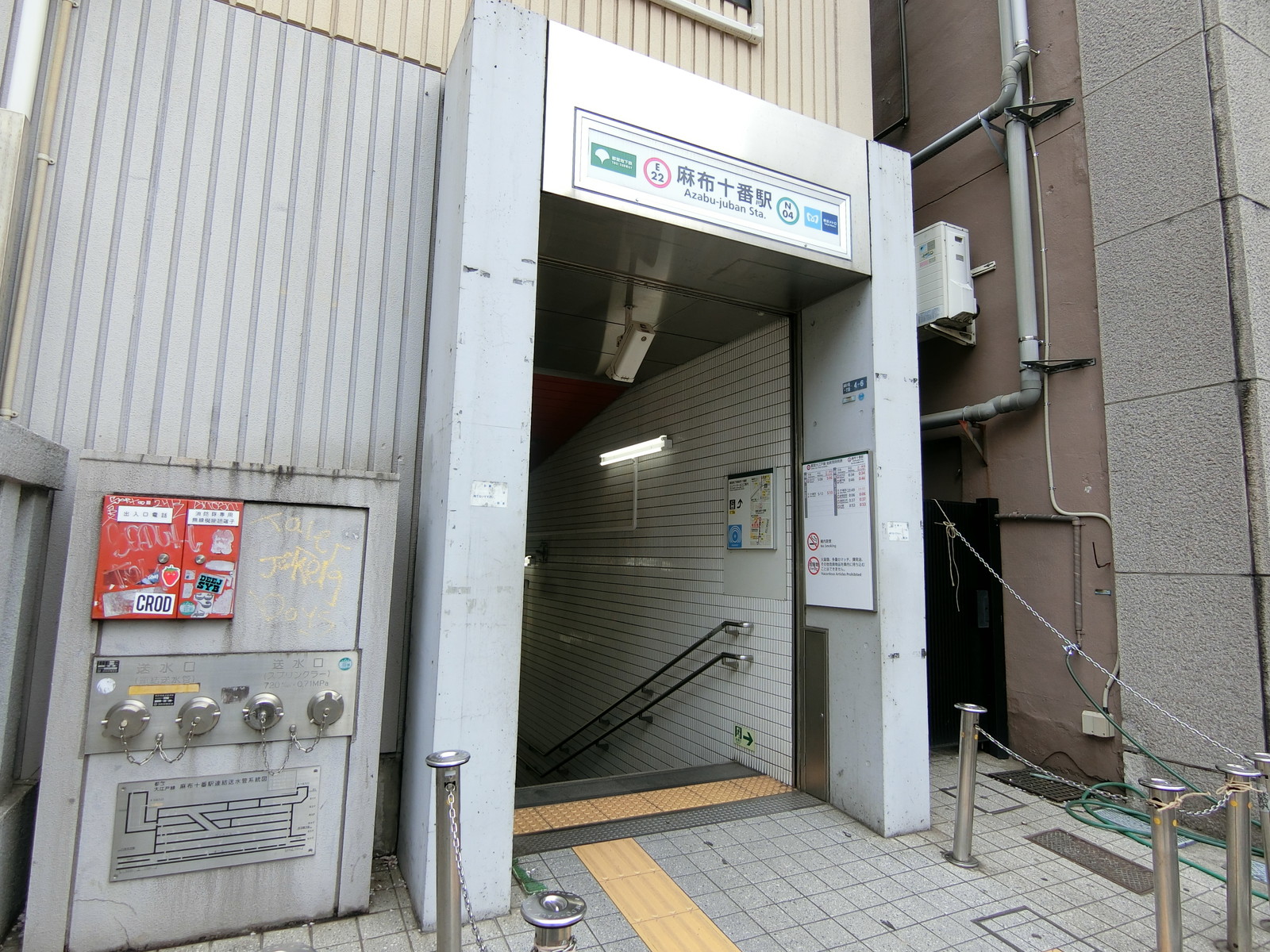 最寄りの「麻布十番駅」