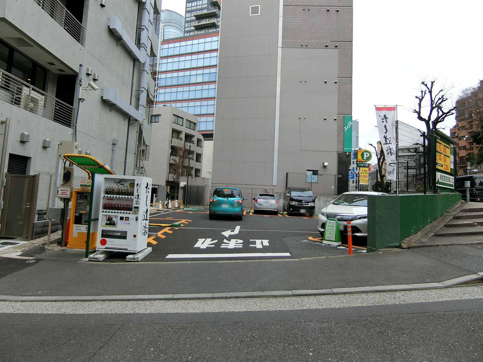 隣のコインパーキング