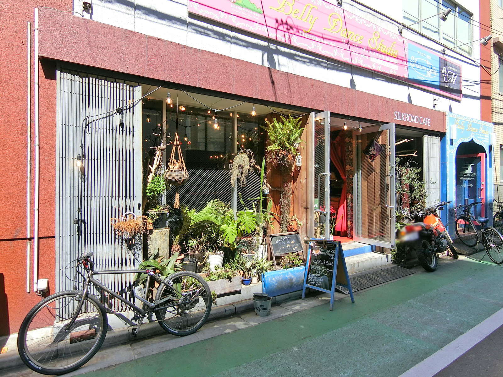 隣のシルクロードカフェ