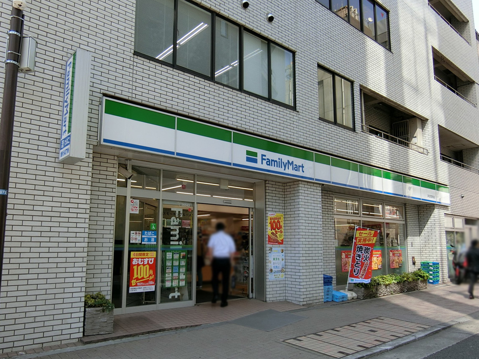 徒歩1分のファミリーマート