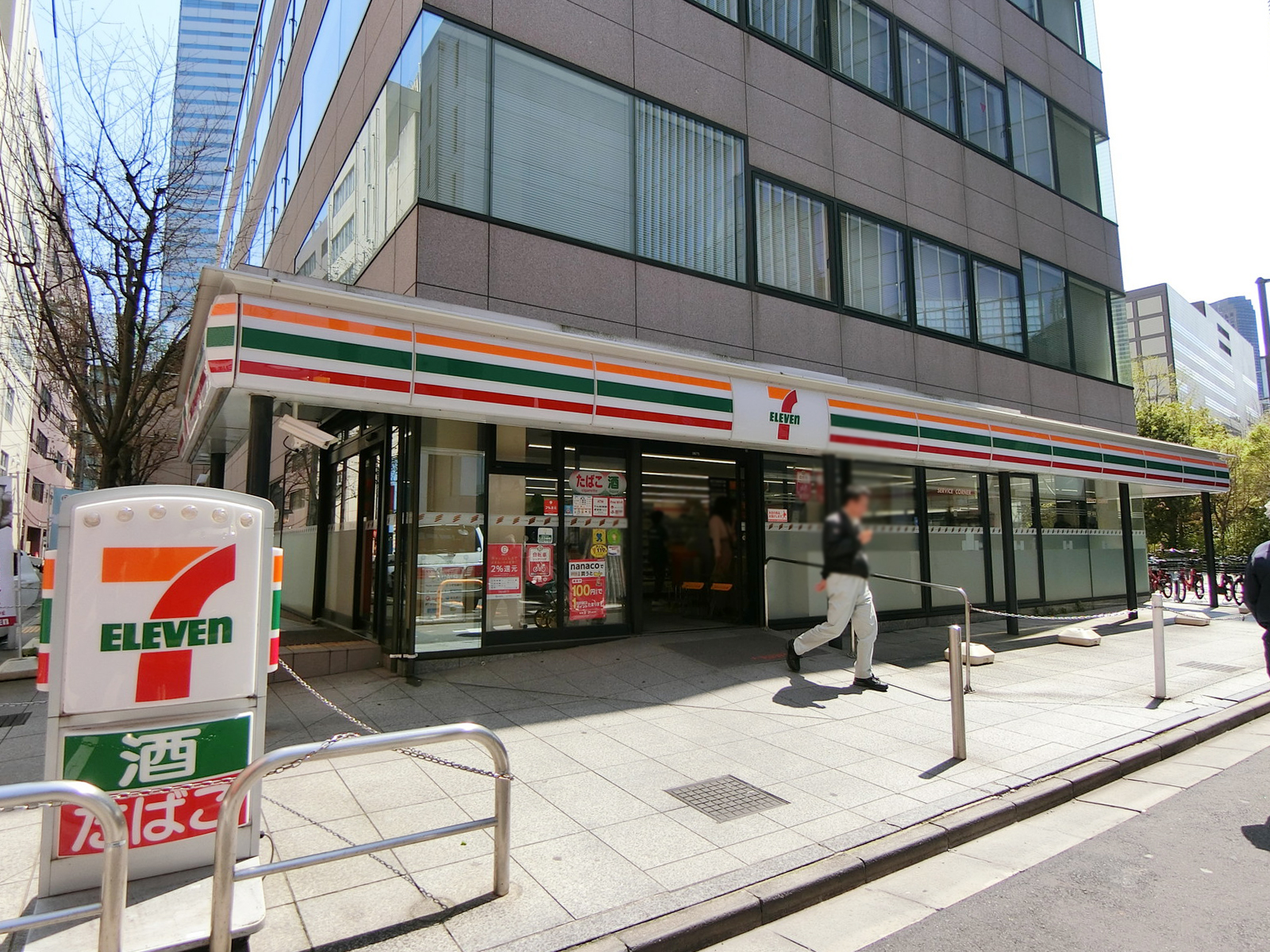 徒歩1階のセブンイレブン