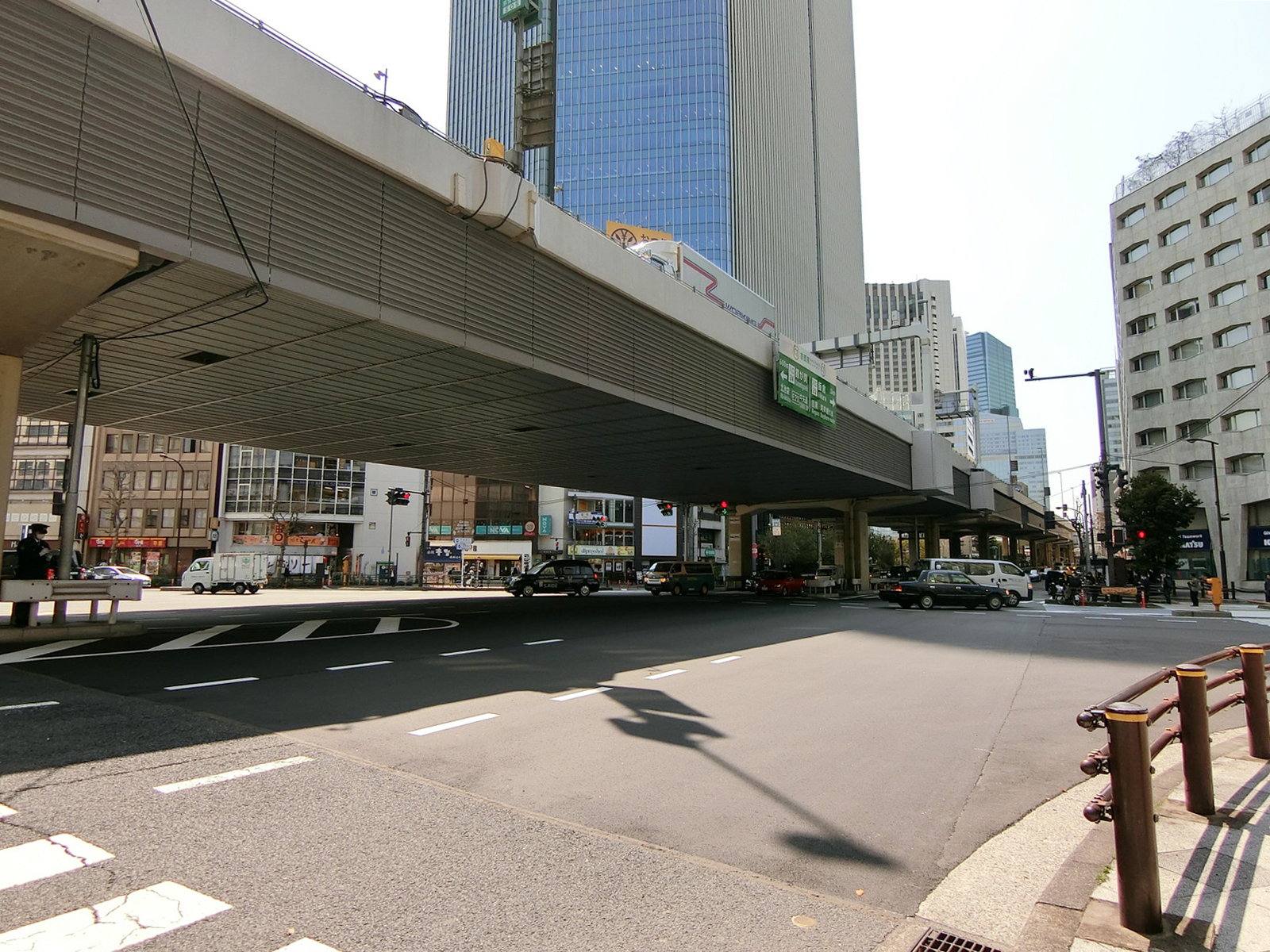 至近の六本木通り