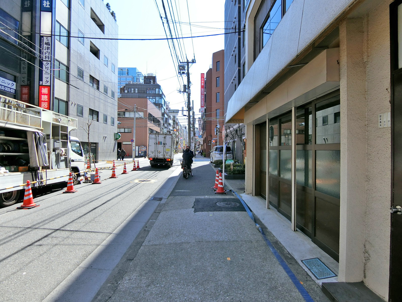 エコールビル前面の通り