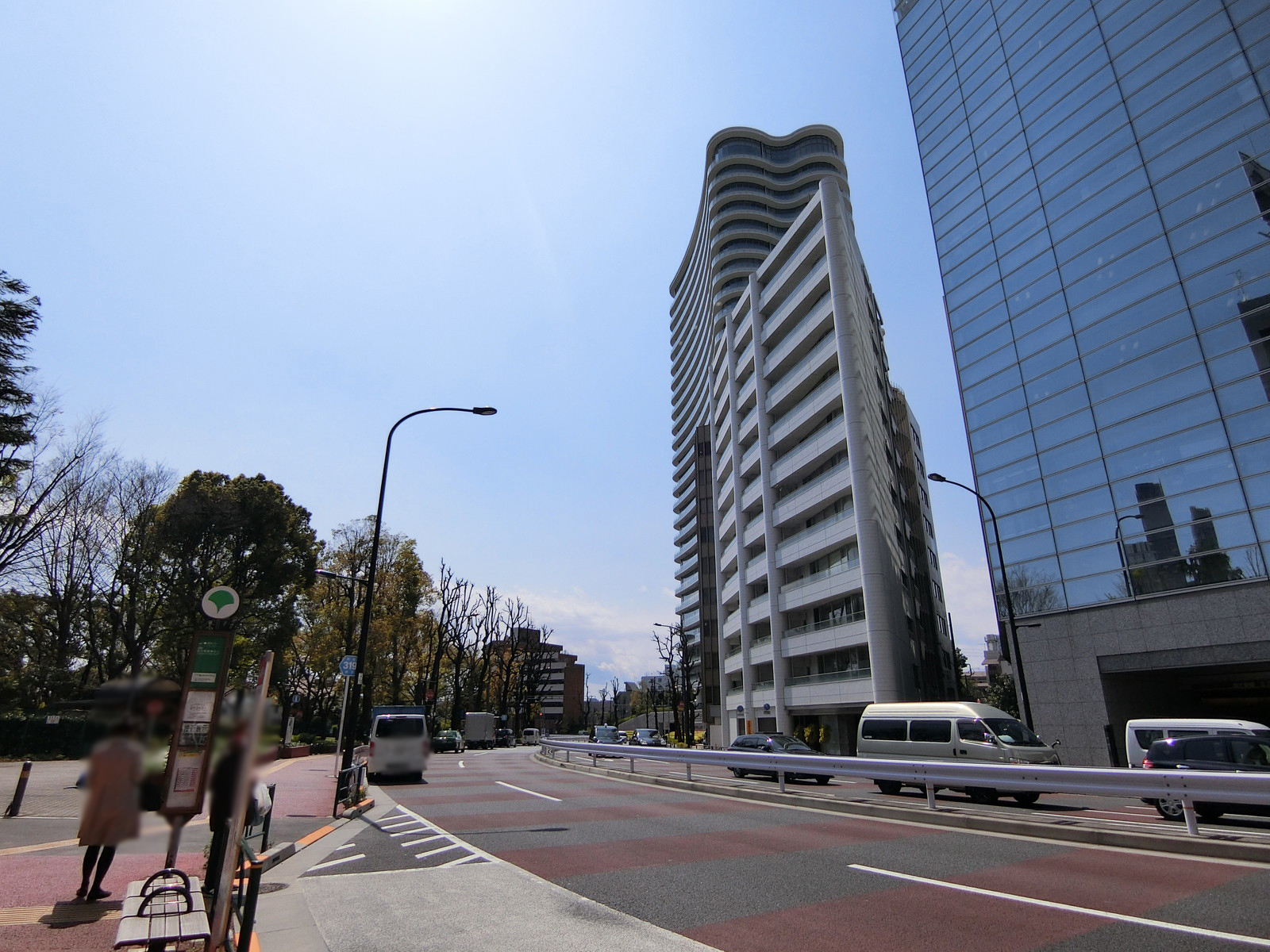 八並ビル前面の通り