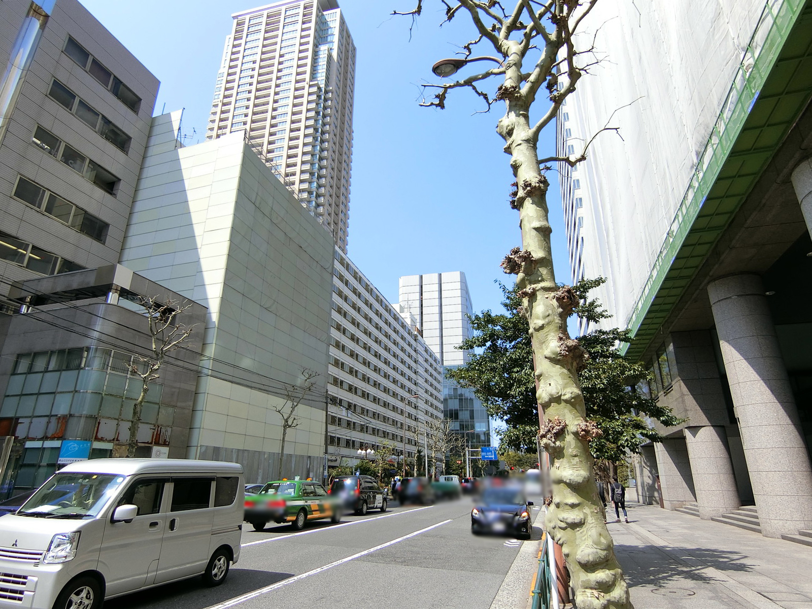 南青山NKビル前面の外苑東通り
