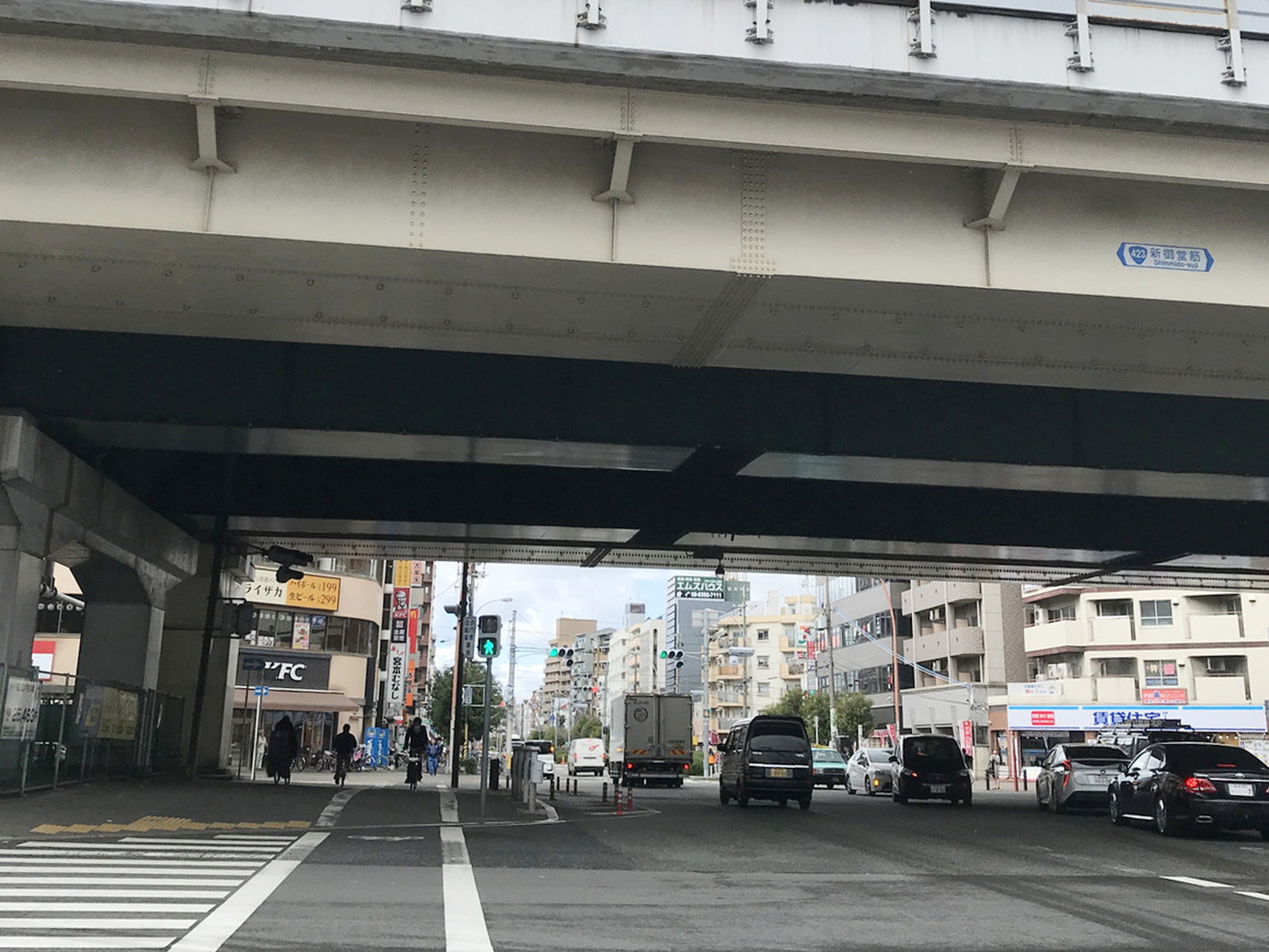 周辺の大通り