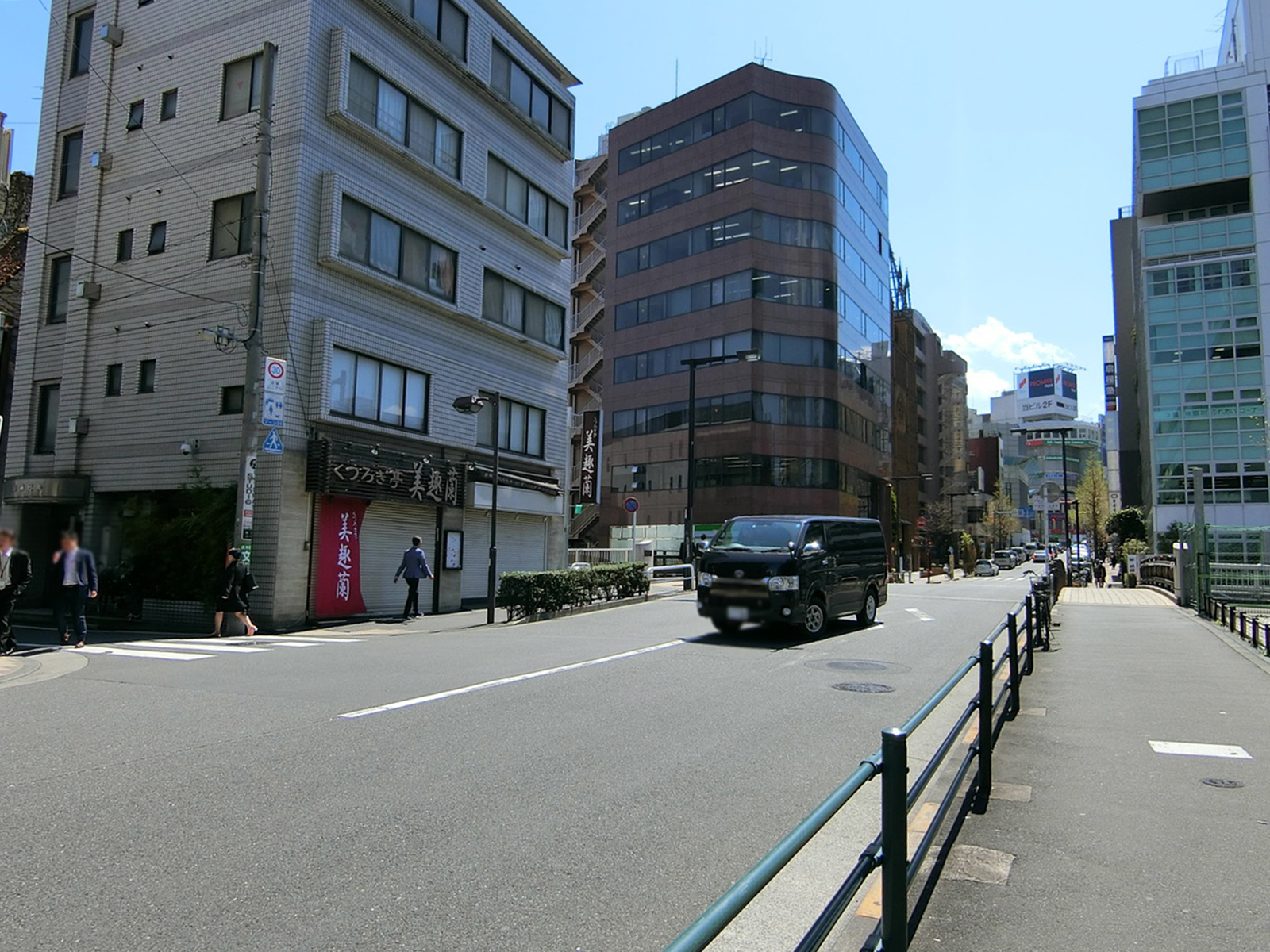 KDX高田馬場ビル前面の通り