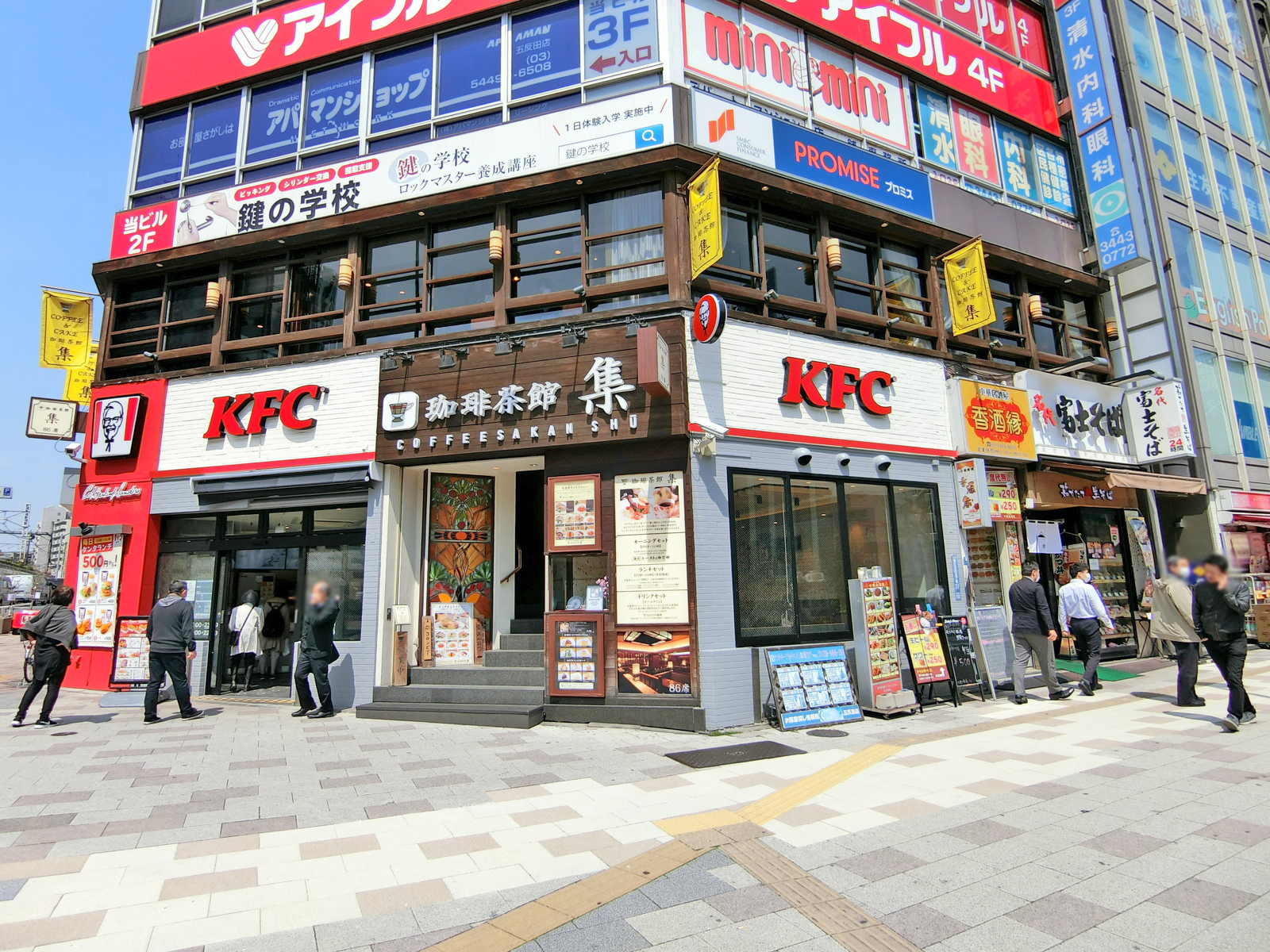付近には飲食店が充実
