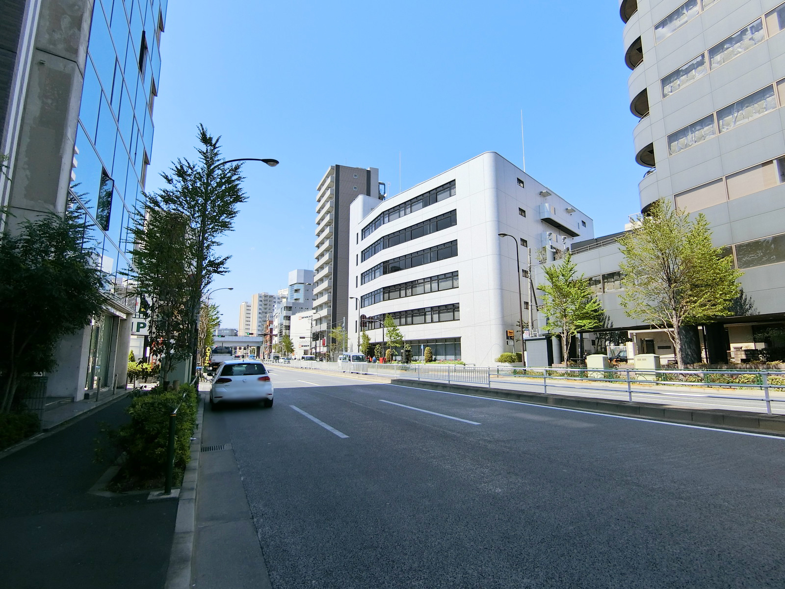 ベストITビル前面の新目白通り