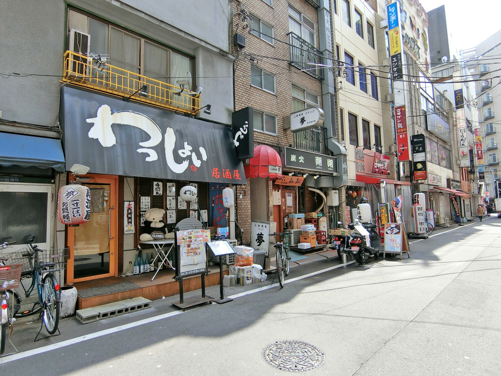 付近には飲食店が充実
