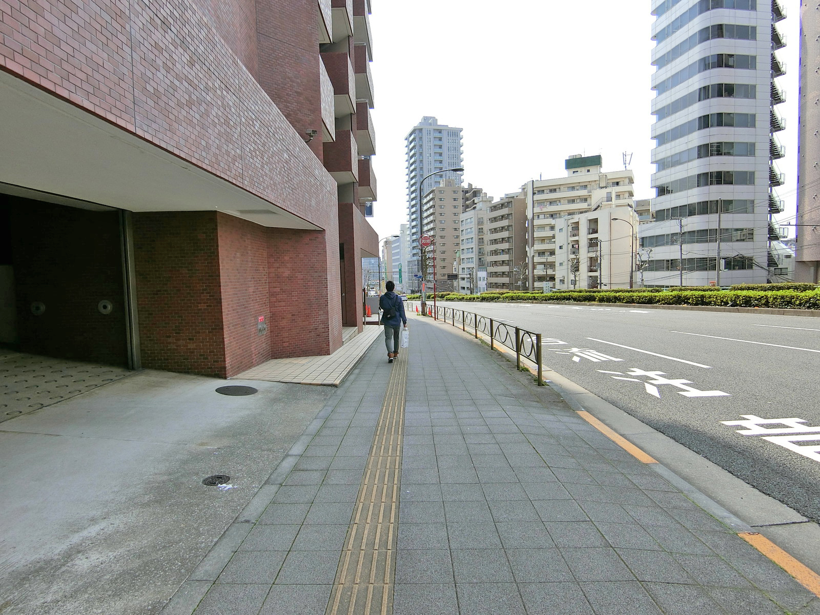 マンション島津山前面の通り