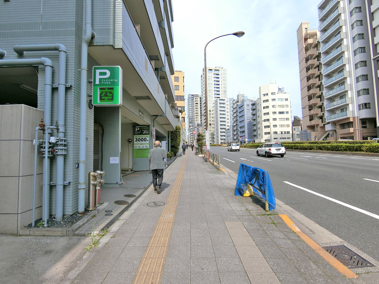 TYビル前面の通り