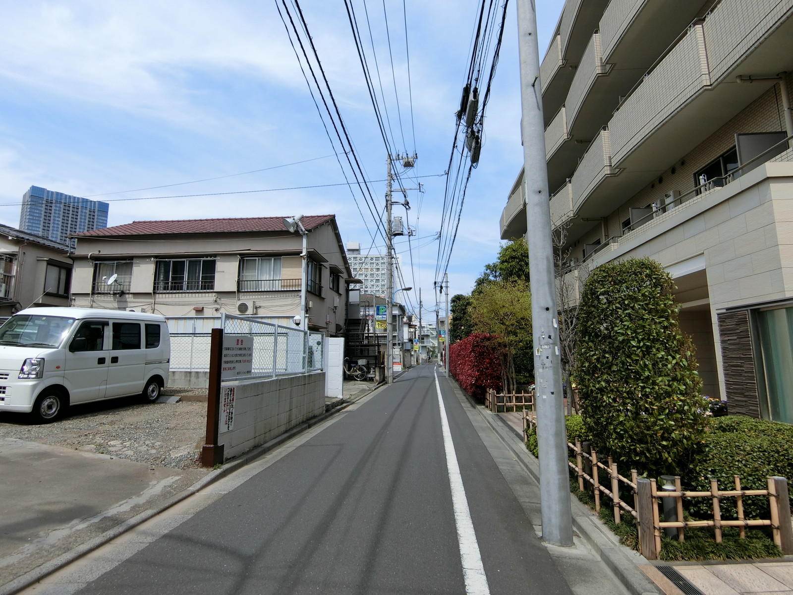 周辺は落ち着いた雰囲気の住宅街