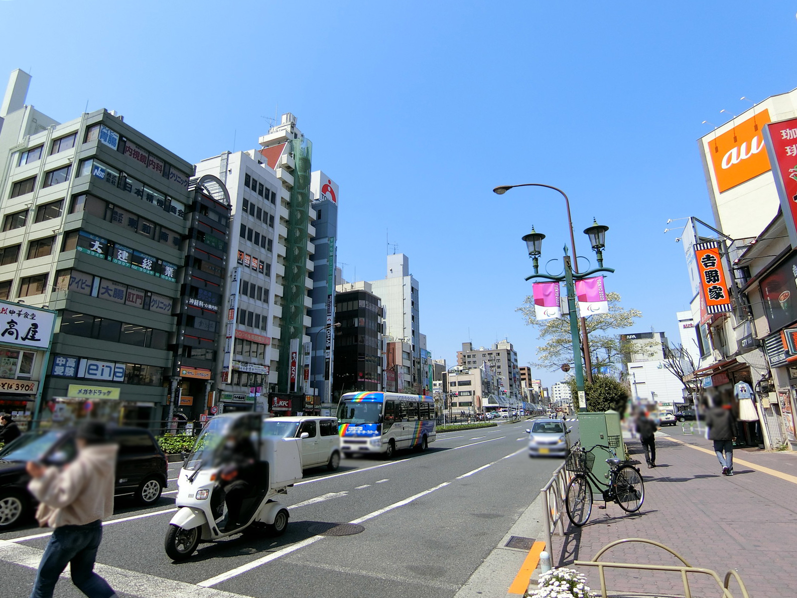 冠城園ビル前面の白山通り