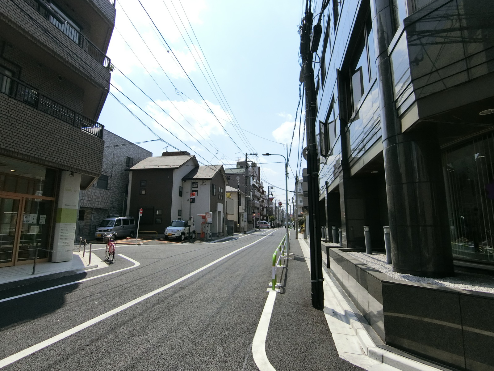 阿部ビル前面の通り