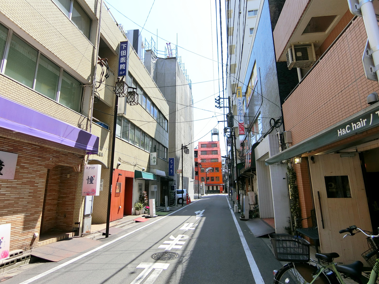 第3川端ビル前面の通り