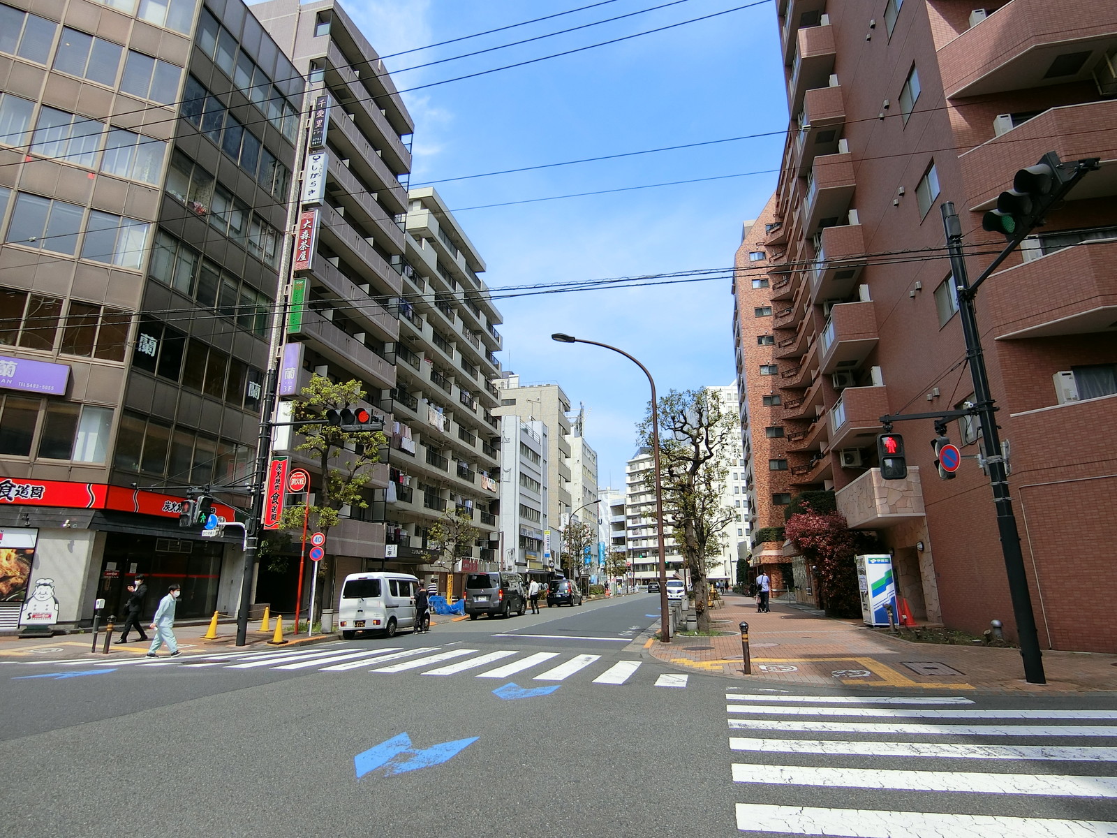 第6下川ビル前面の通り
