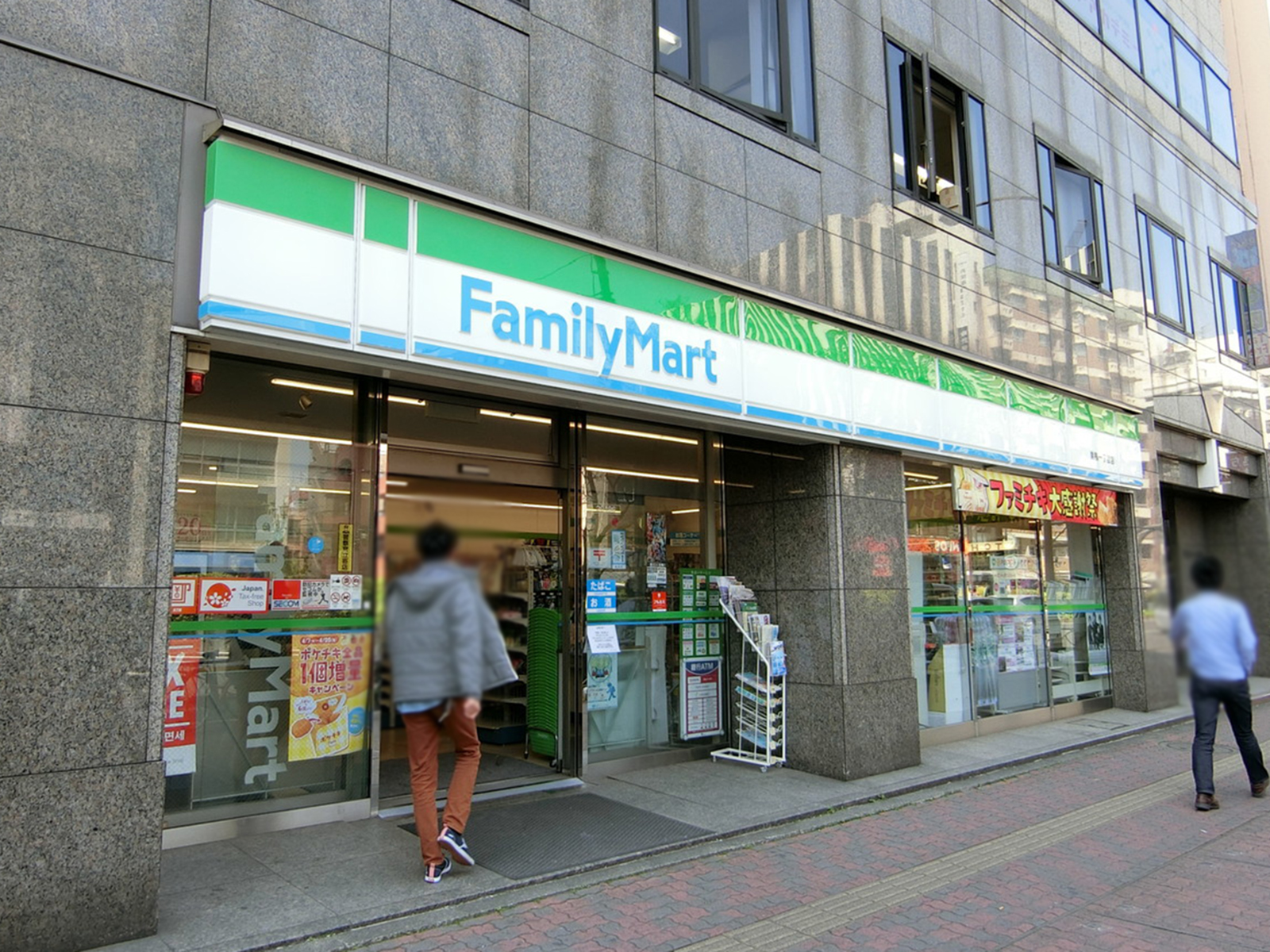 並びのファミリーマート