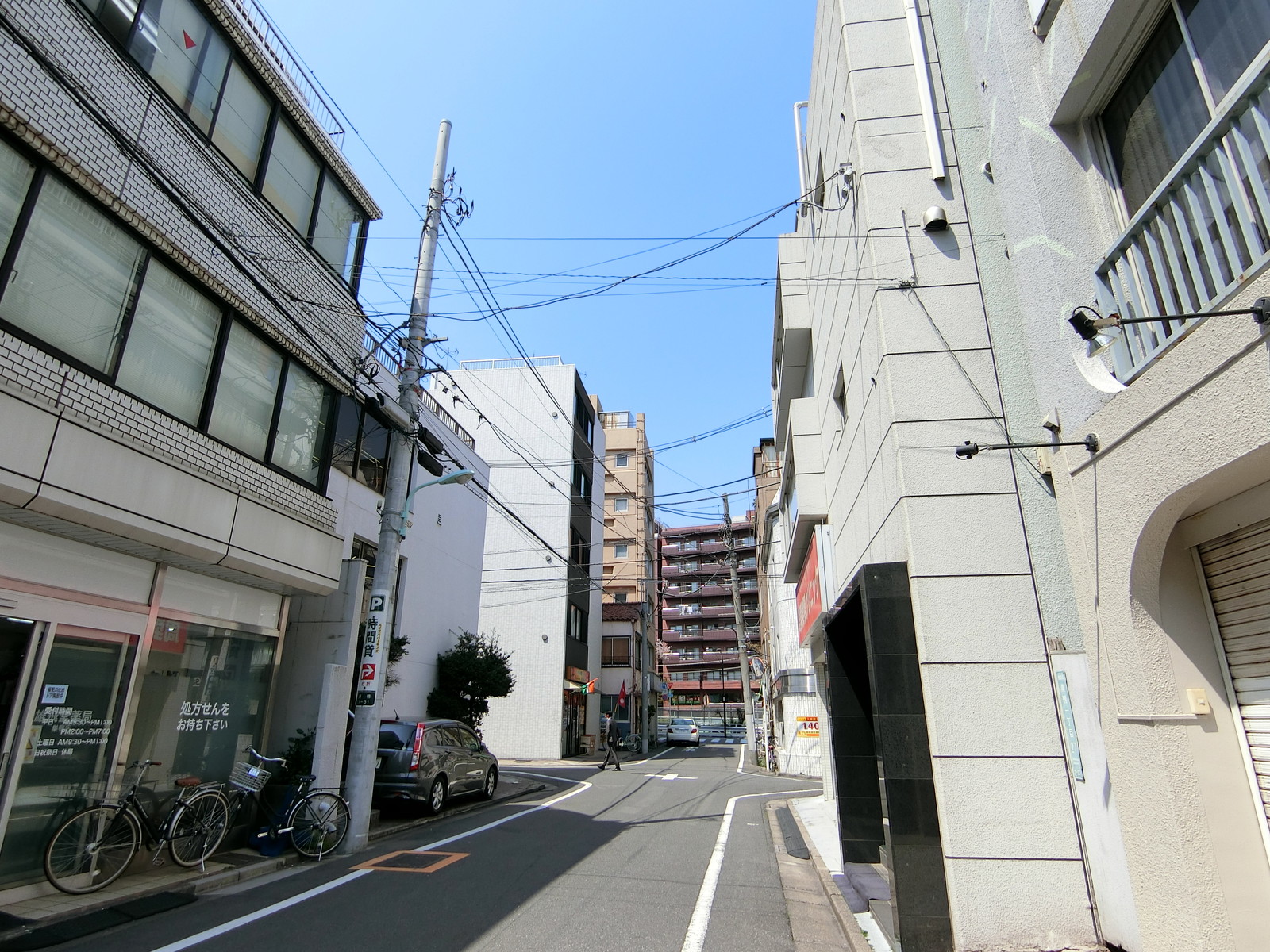 巣鴨茂木ビル前面の通り