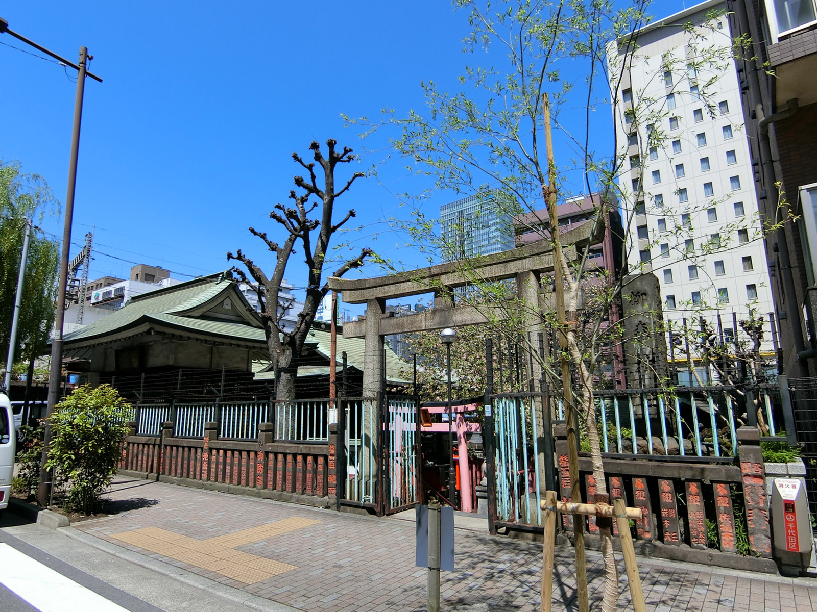 付近の柳森神社