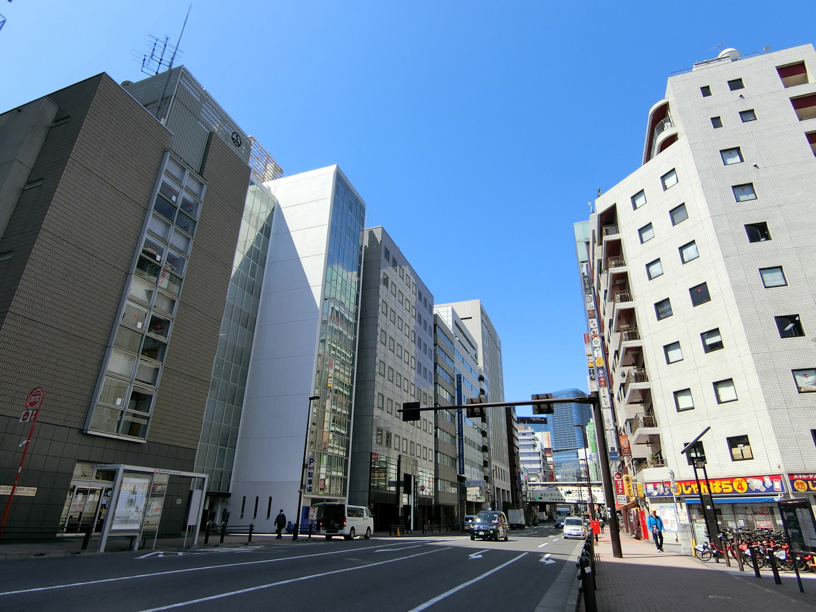 大橋ビル前面の通り