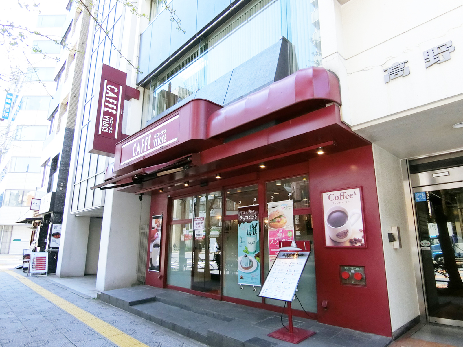 徒歩2分のカフェ・ベローチェ