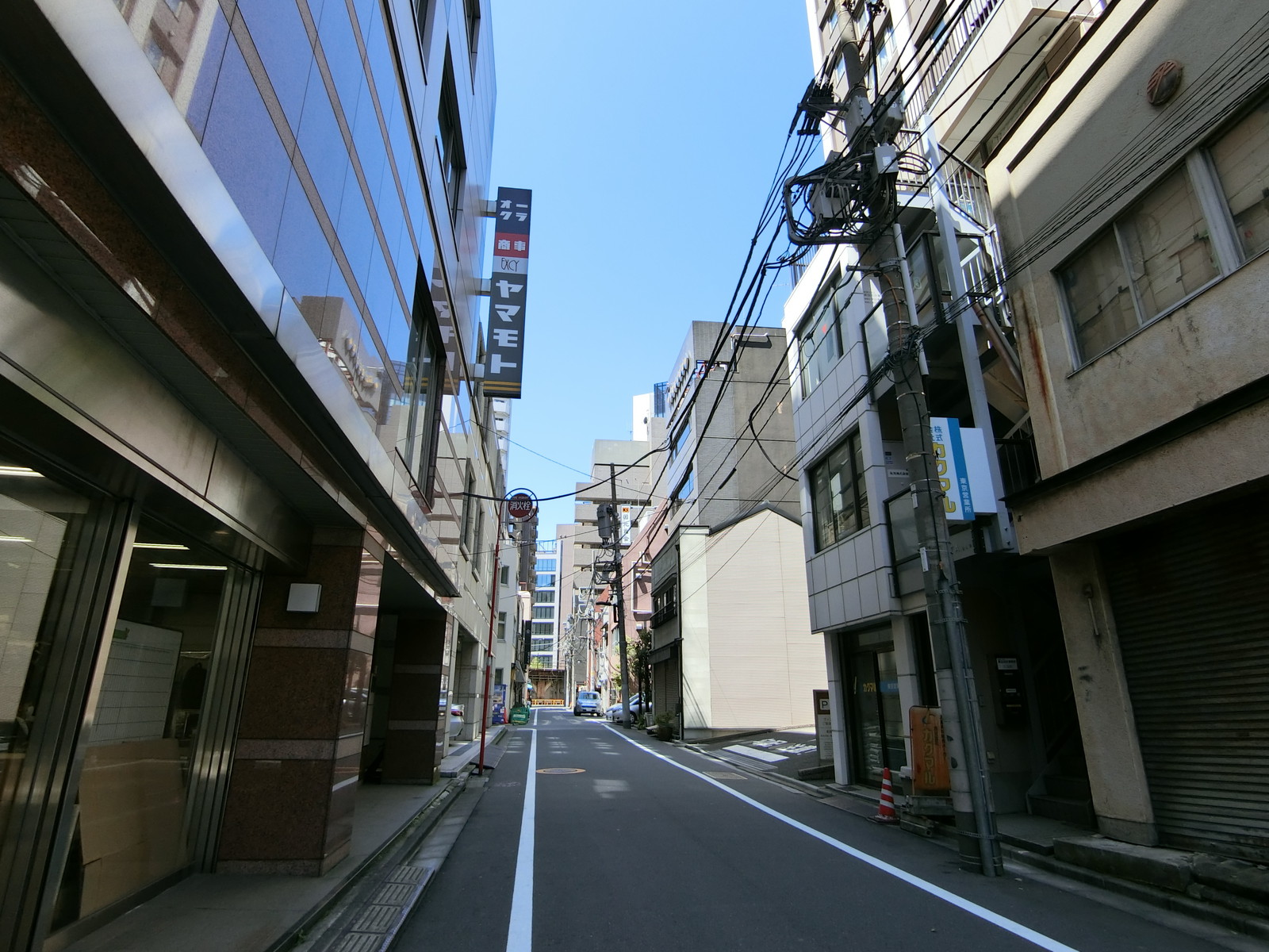 クレセールビル前面の通り
