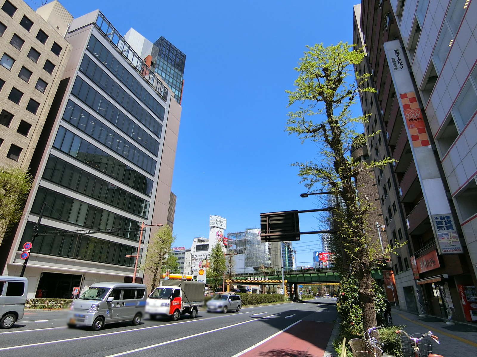 VORT秋葉原4前面の中央通り