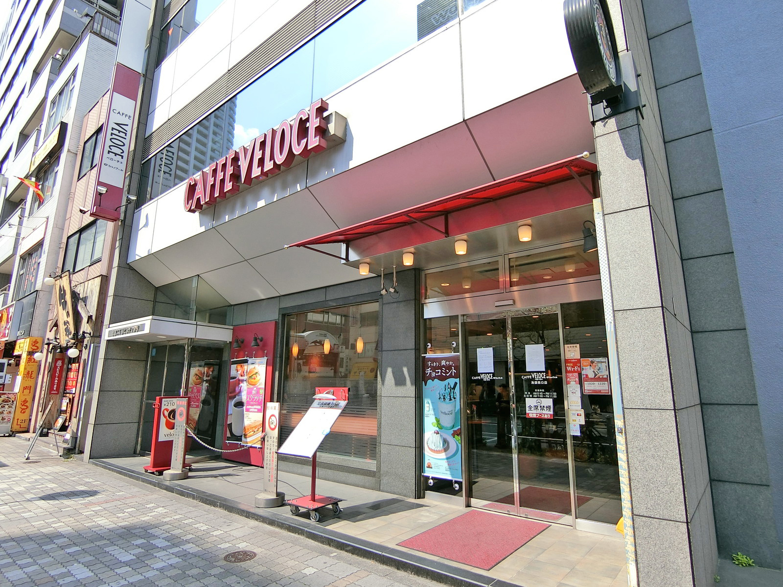 同じ並びのベローチェ池袋西口店