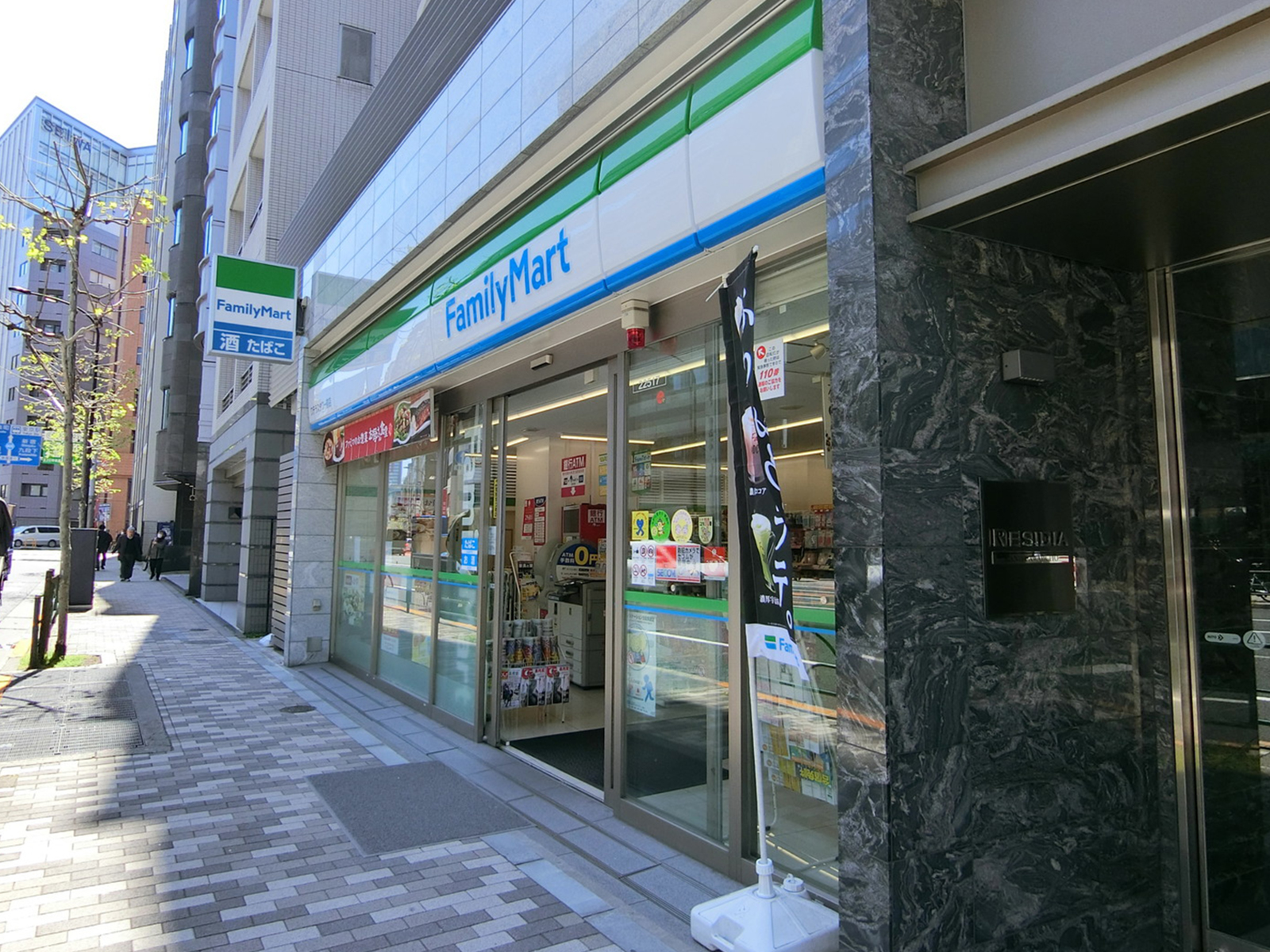 徒歩2分ファミリーマート