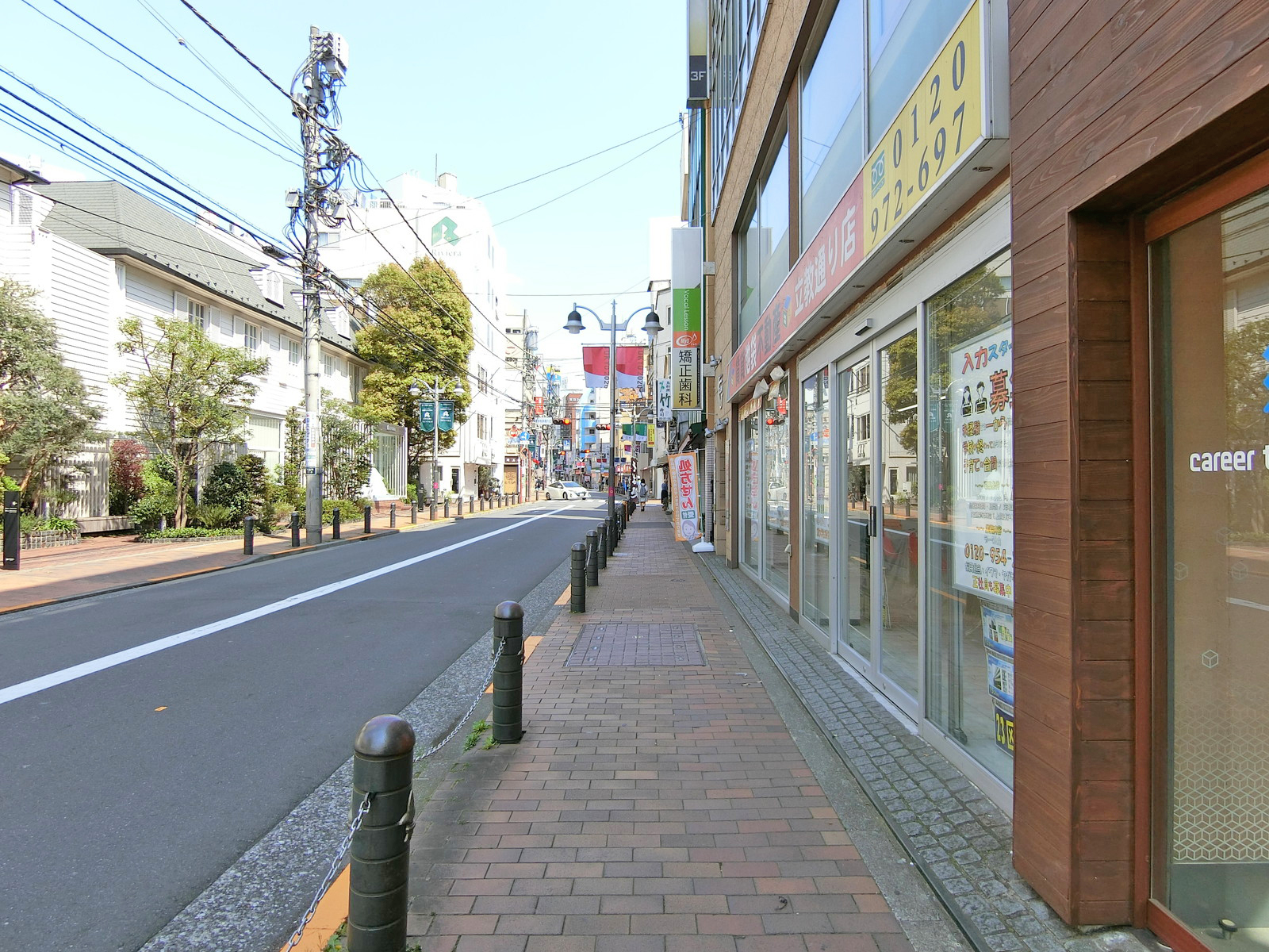 オフィス前面の通り
