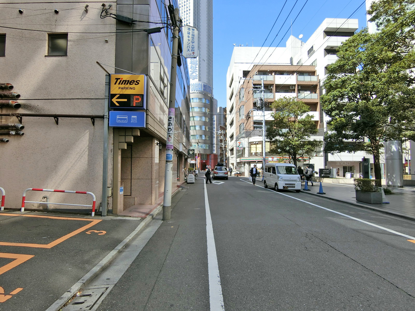 ルナ大住ビル前面の通り