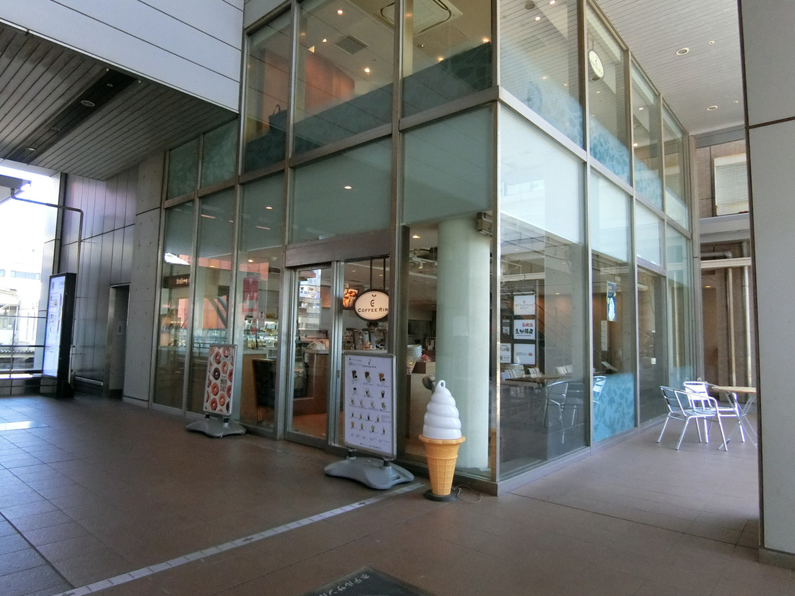 徒歩2分のCOFFEE RIN