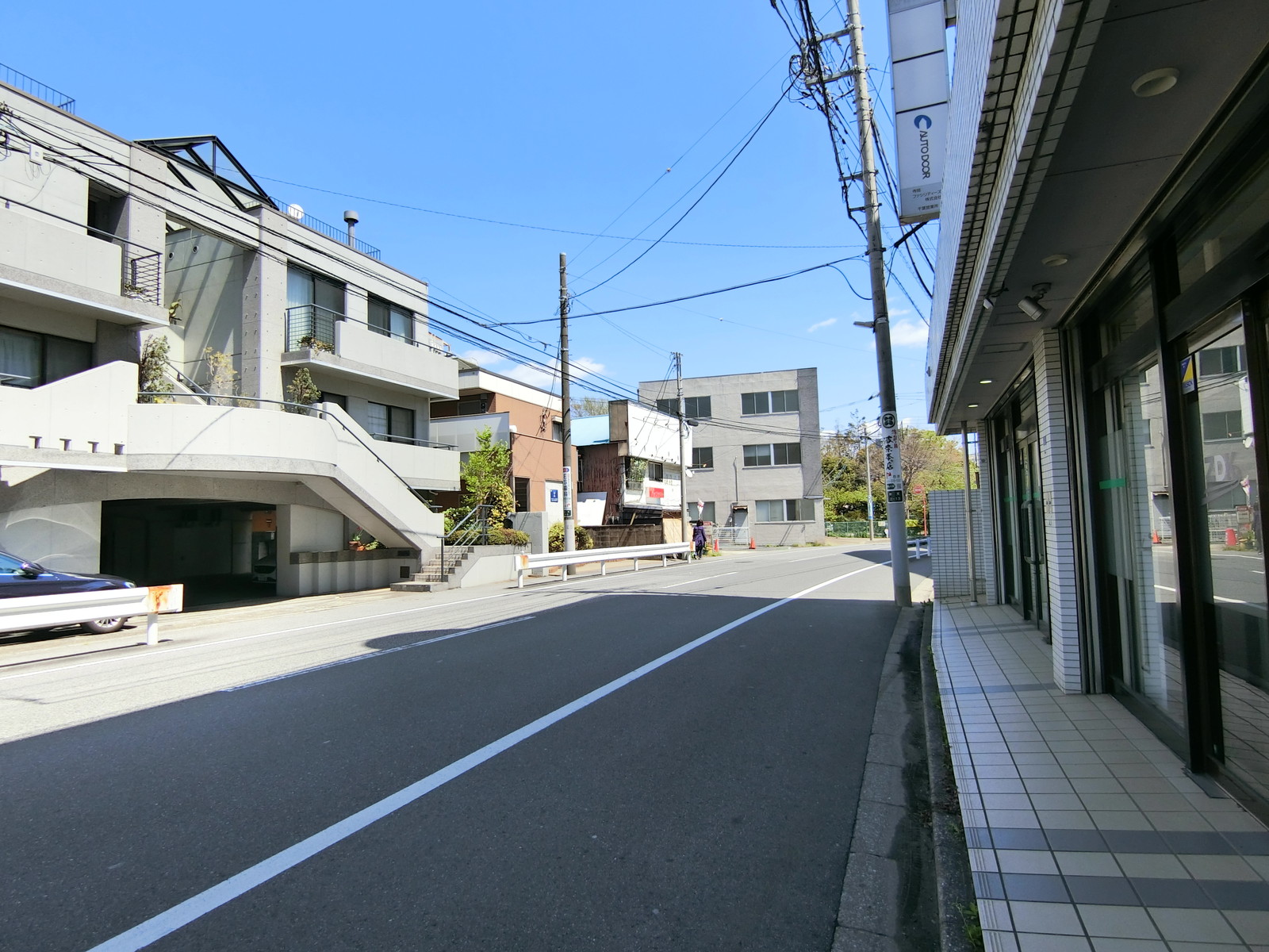 KF弁天ビル前面の通り