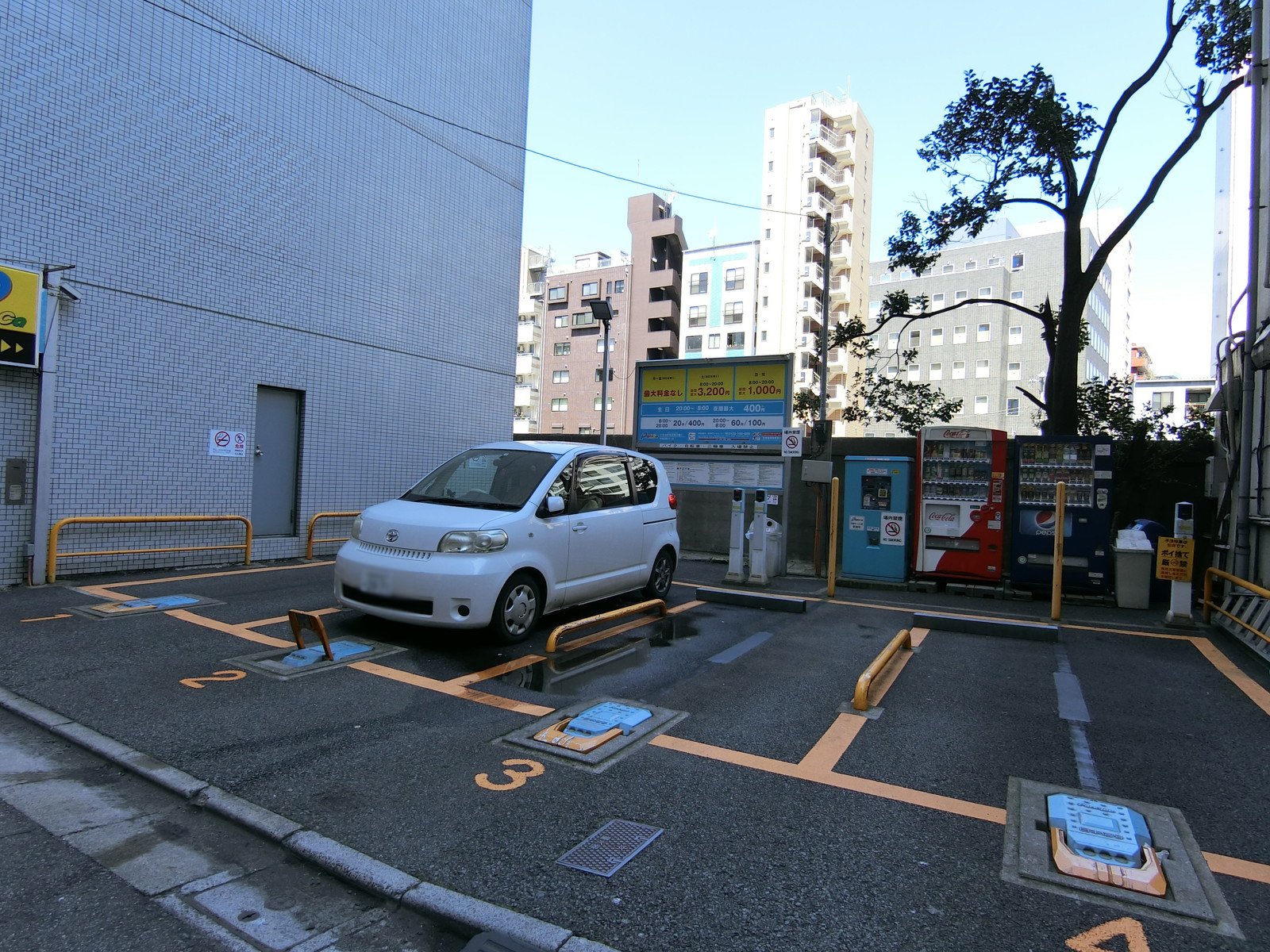 隣のコインパーキング