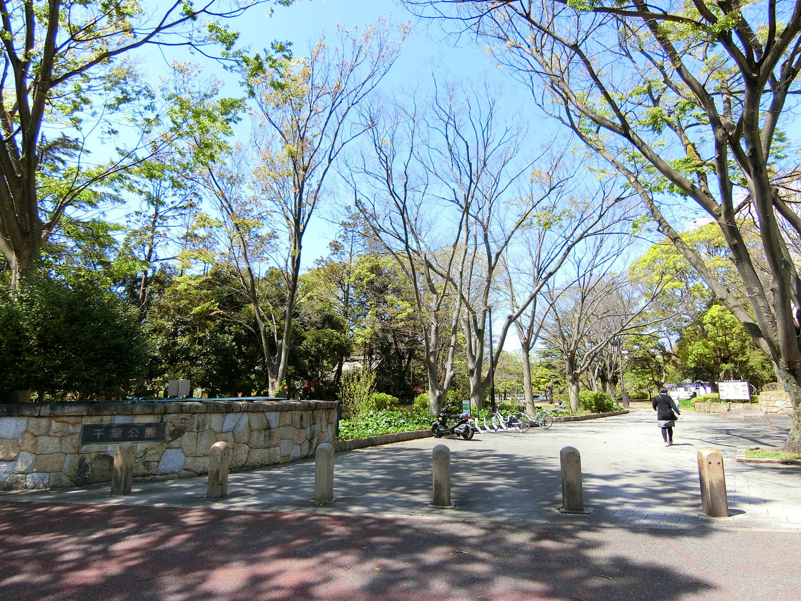 徒歩2分の千葉公園