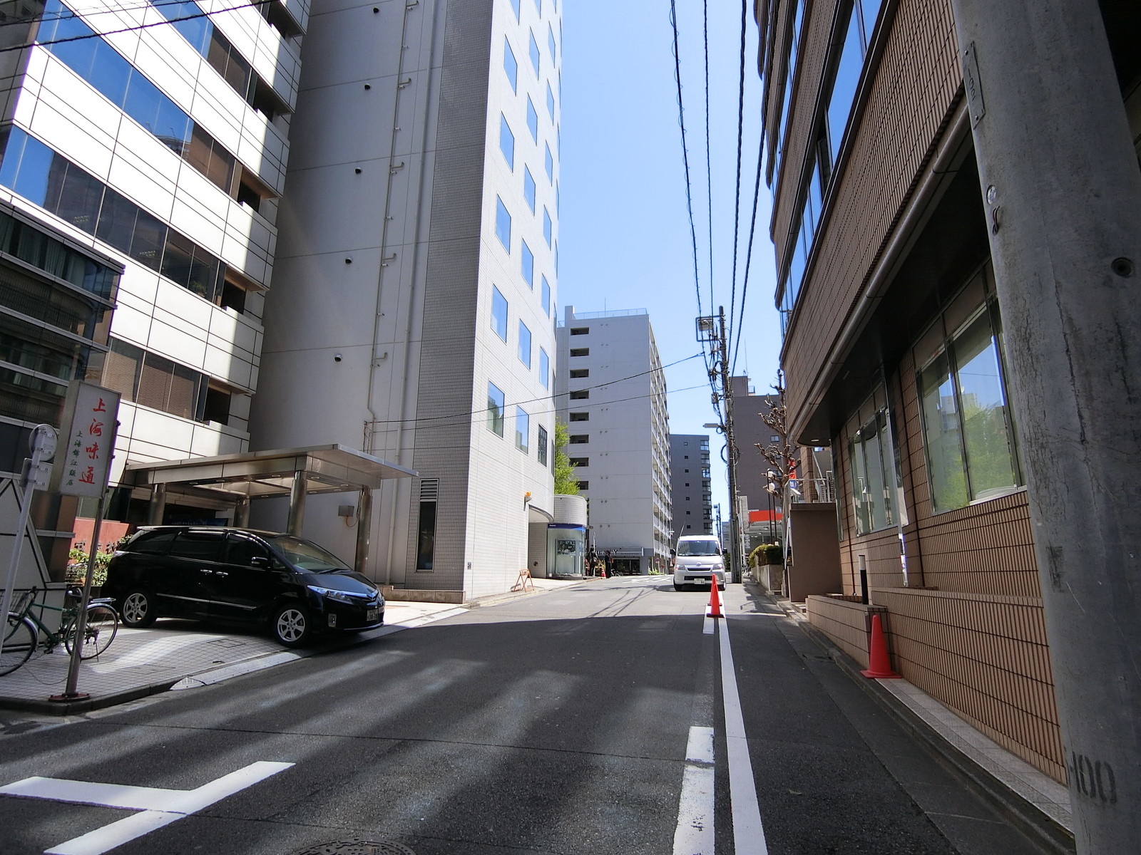 上海国際ビル前面の通り