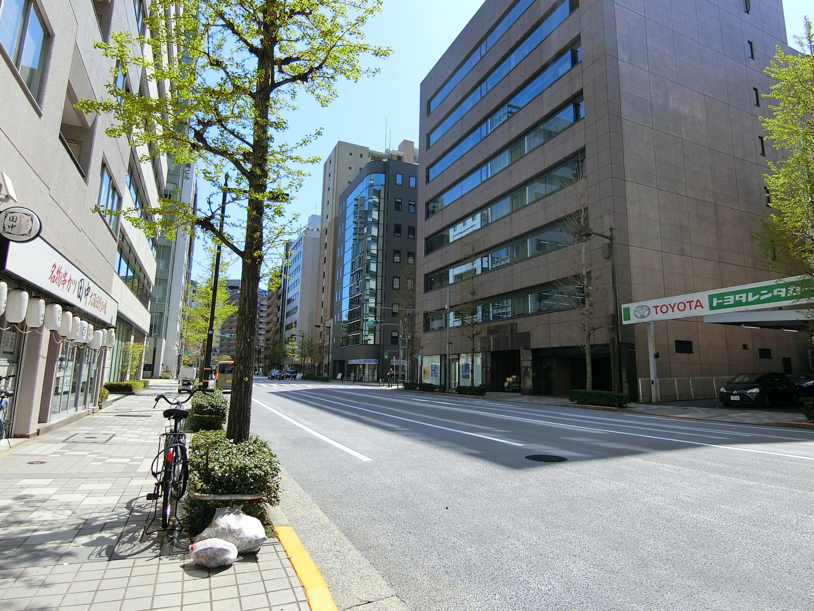 八丁堀陽光ビル前面の通り