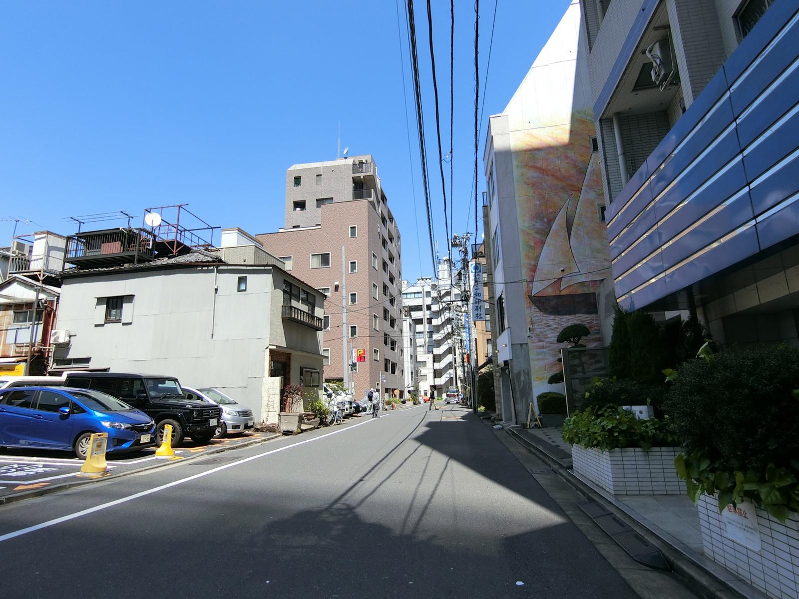 アサヒビル前面の通り