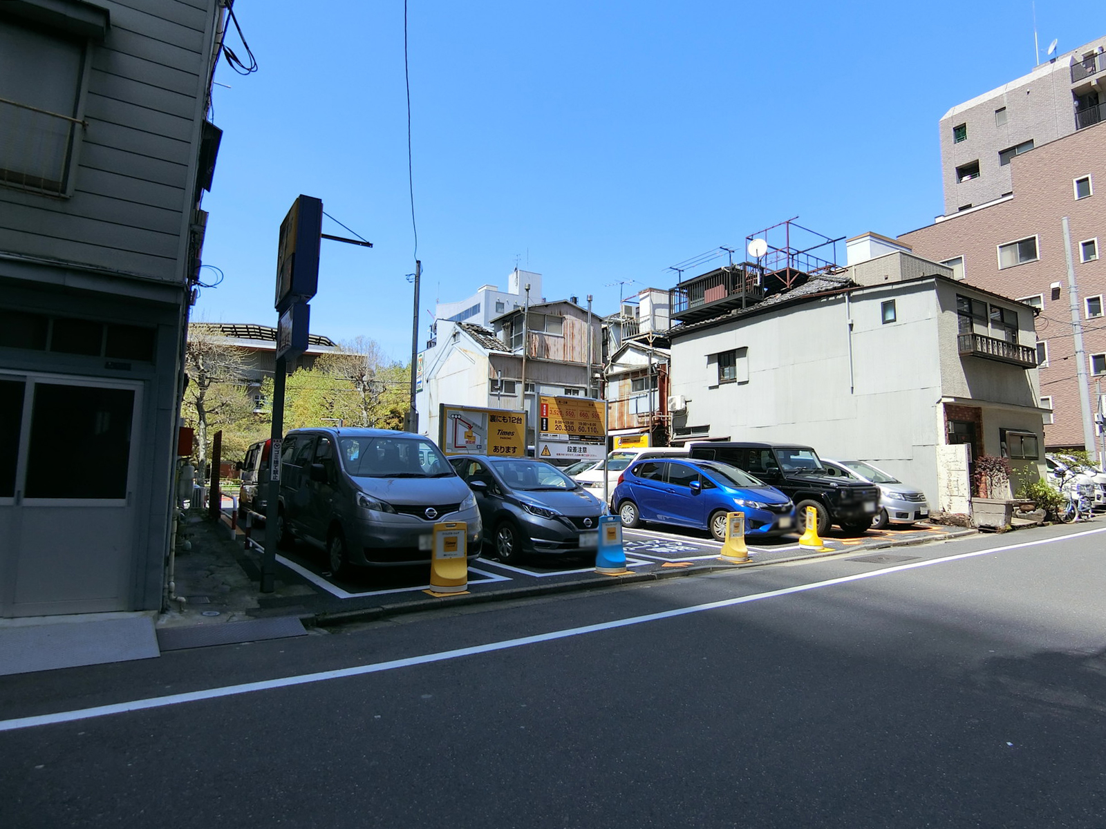 向かいのコインパーキング